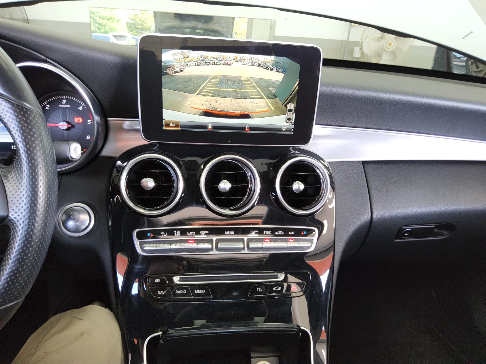 MERCEDES-BENZ C-CLASS (4TH GEN) C220 CDI BLUETEC AVANTGARDE 2015 - zdjęcie 18