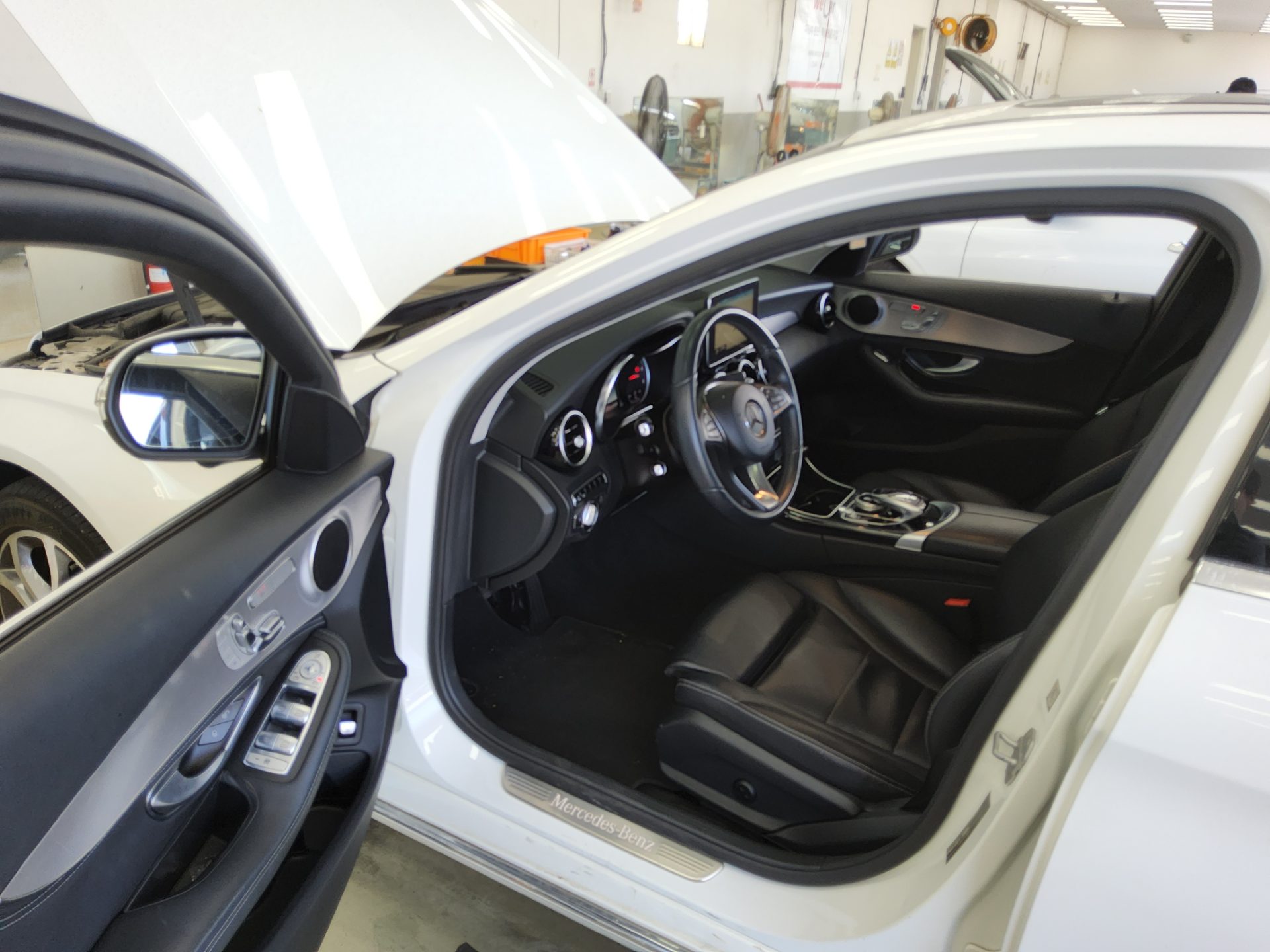 MERCEDES-BENZ C-CLASS (4TH GEN) C220 CDI BLUETEC AVANTGARDE 2015 - zdjęcie 10