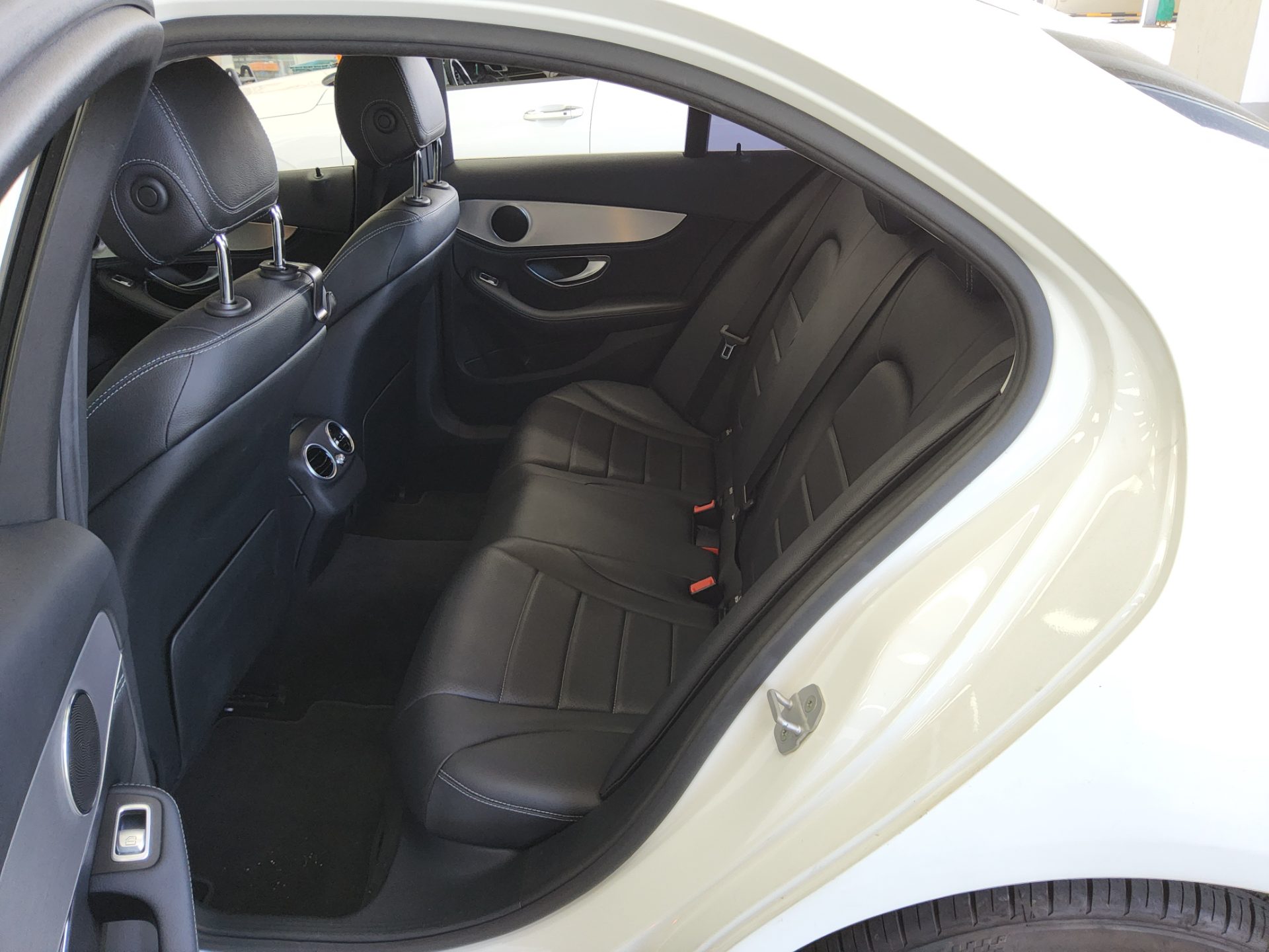 MERCEDES-BENZ C-CLASS (4TH GEN) C220 CDI BLUETEC AVANTGARDE 2015 - zdjęcie 12