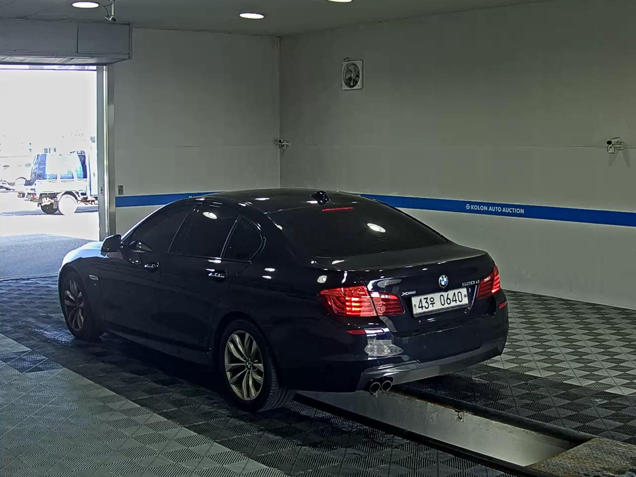 BMW 5 SERIES (6TH GEN) 520d xDRIVE M AERODYNAMIC 2016 - zdjęcie 6