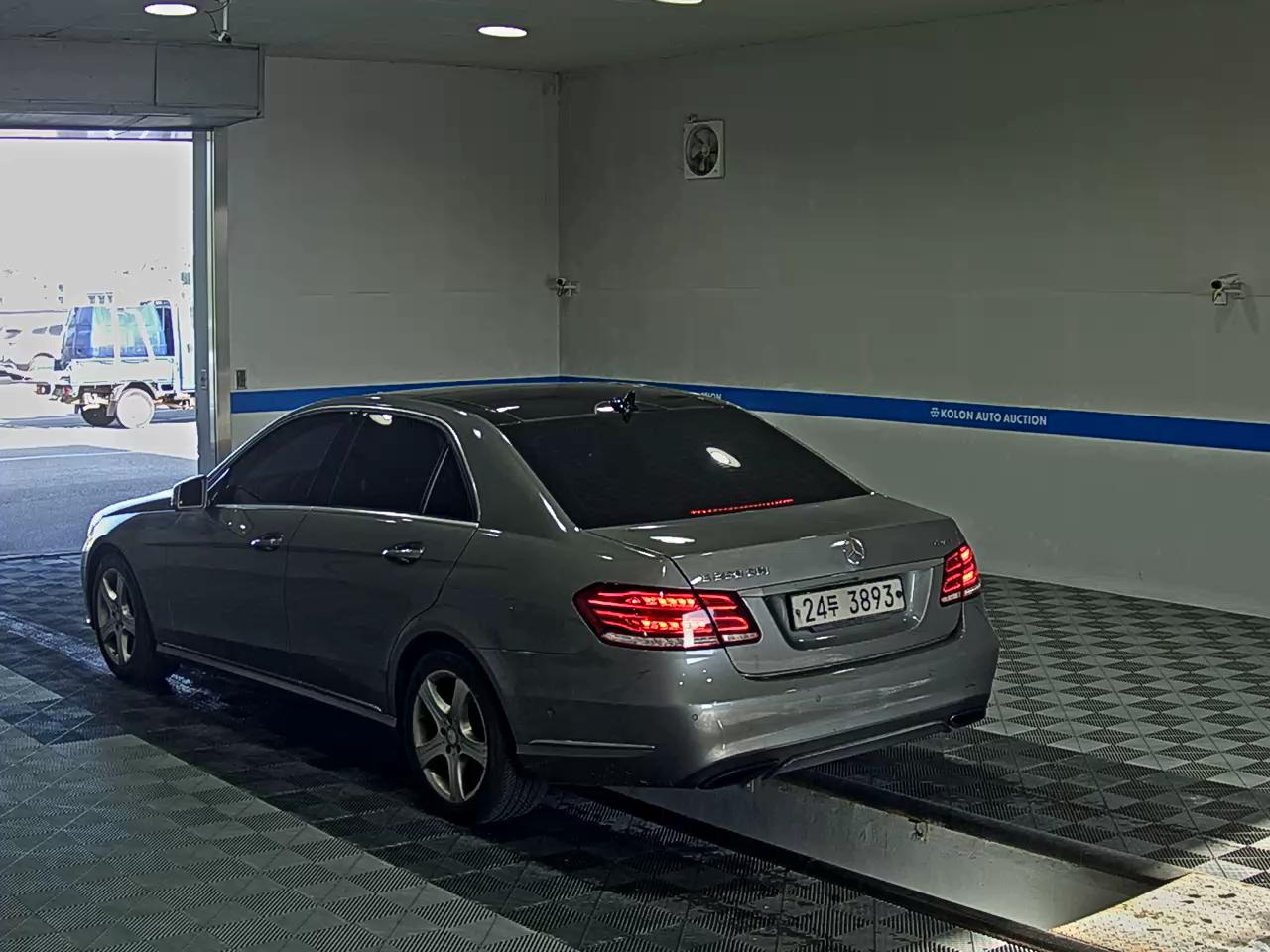 MERCEDES-BENZ E-CLASS (4TH GEN) E250 CDI 4MATIC 2014 - zdjęcie 6