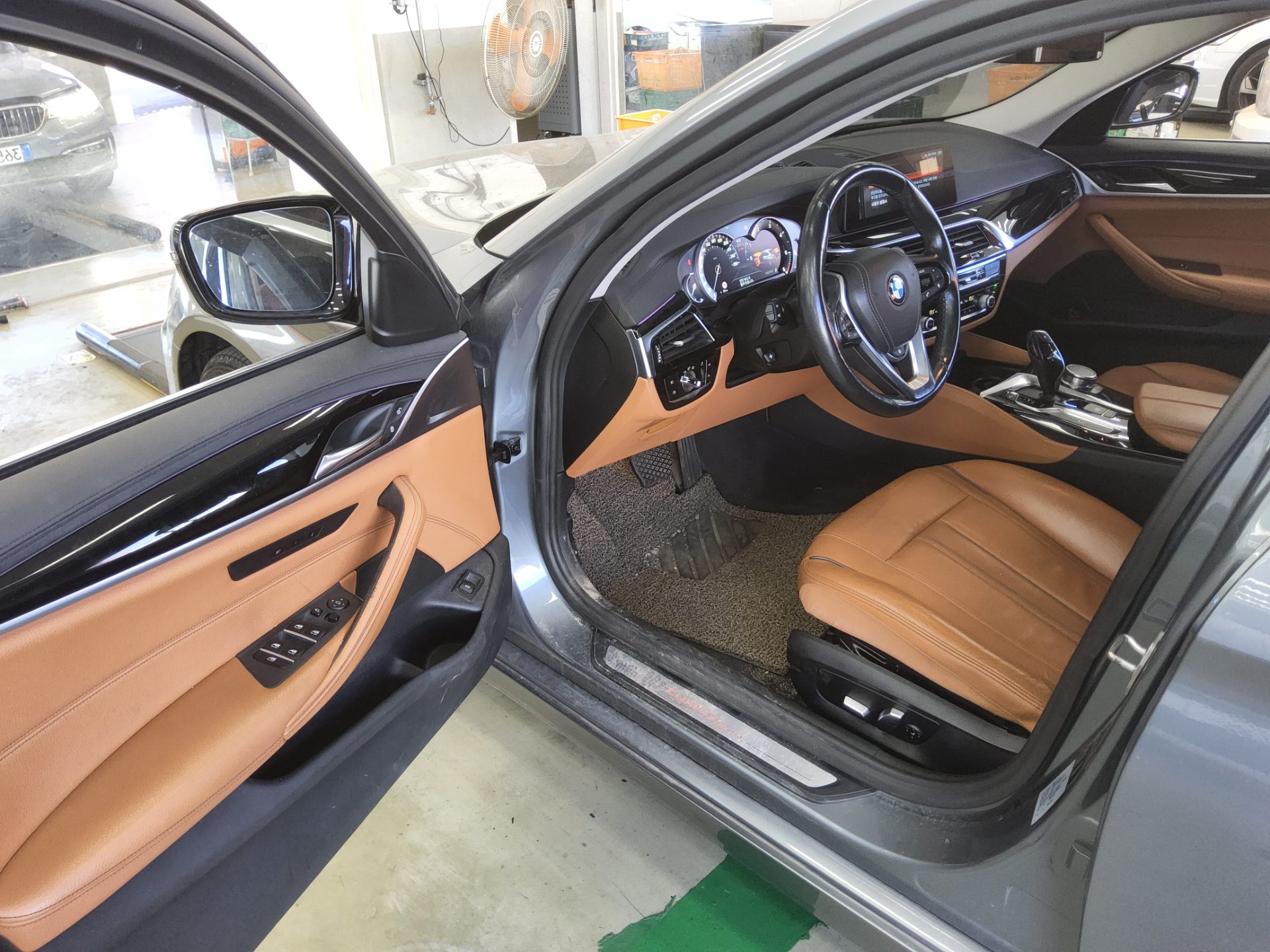 BMW 5 SERIES (7TH GEN) 520d LUXURY LINE SPECIAL 2018 - zdjęcie 10