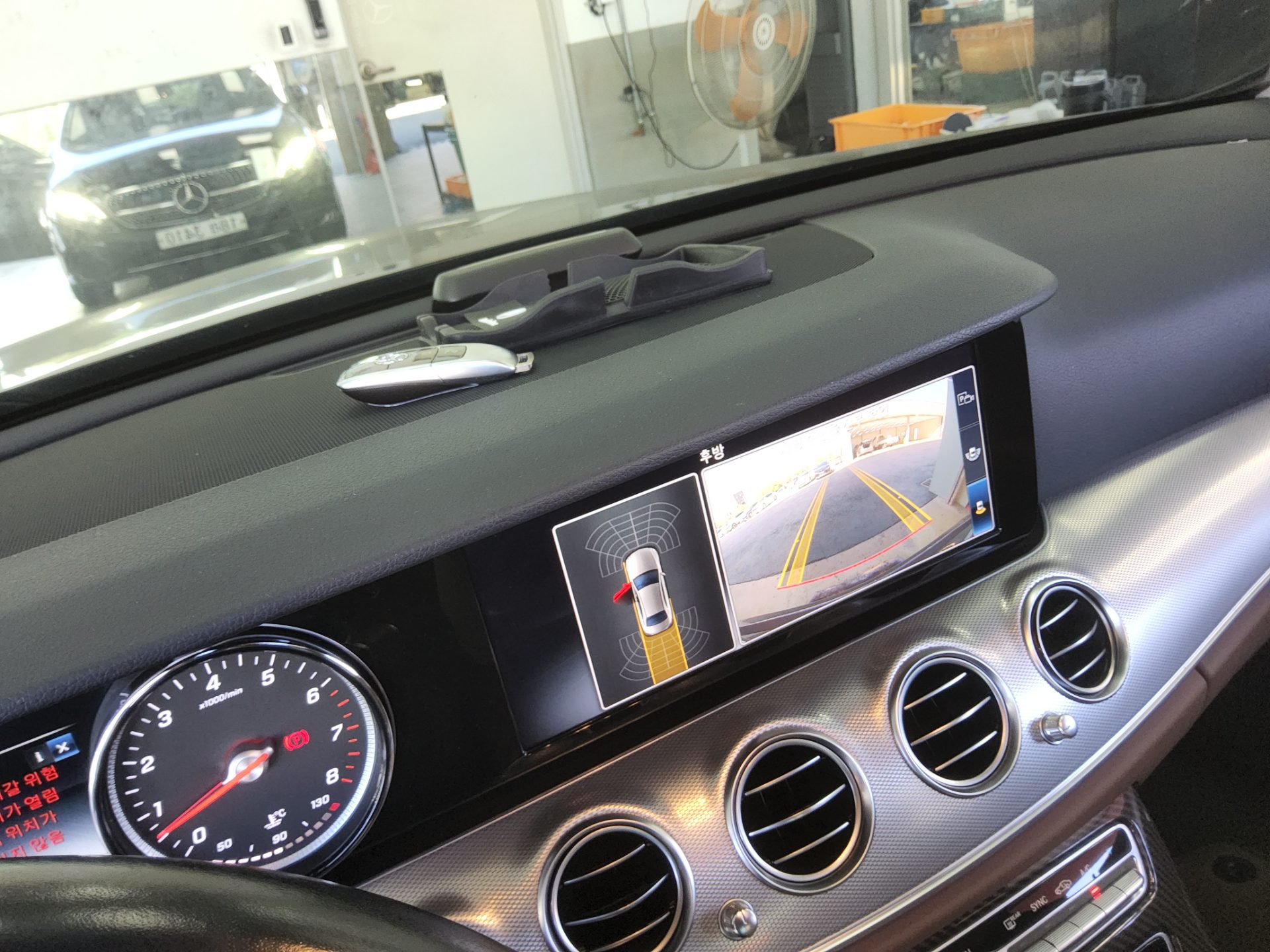 MERCEDES-BENZ E-CLASS (5TH GEN) E300 AVANTGARDE 2019 - zdjęcie 17