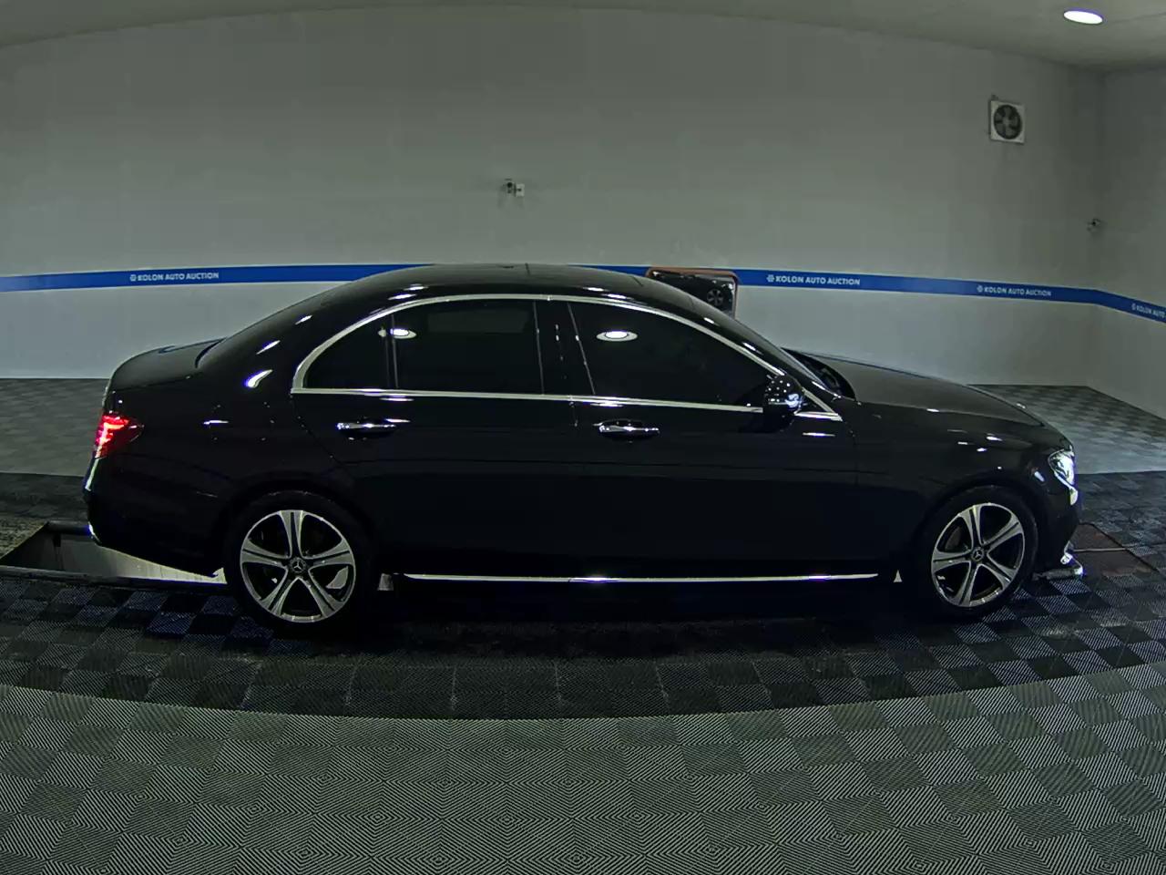 MERCEDES-BENZ E-CLASS (5TH GEN) E300 AVANTGARDE 2019 - zdjęcie 4
