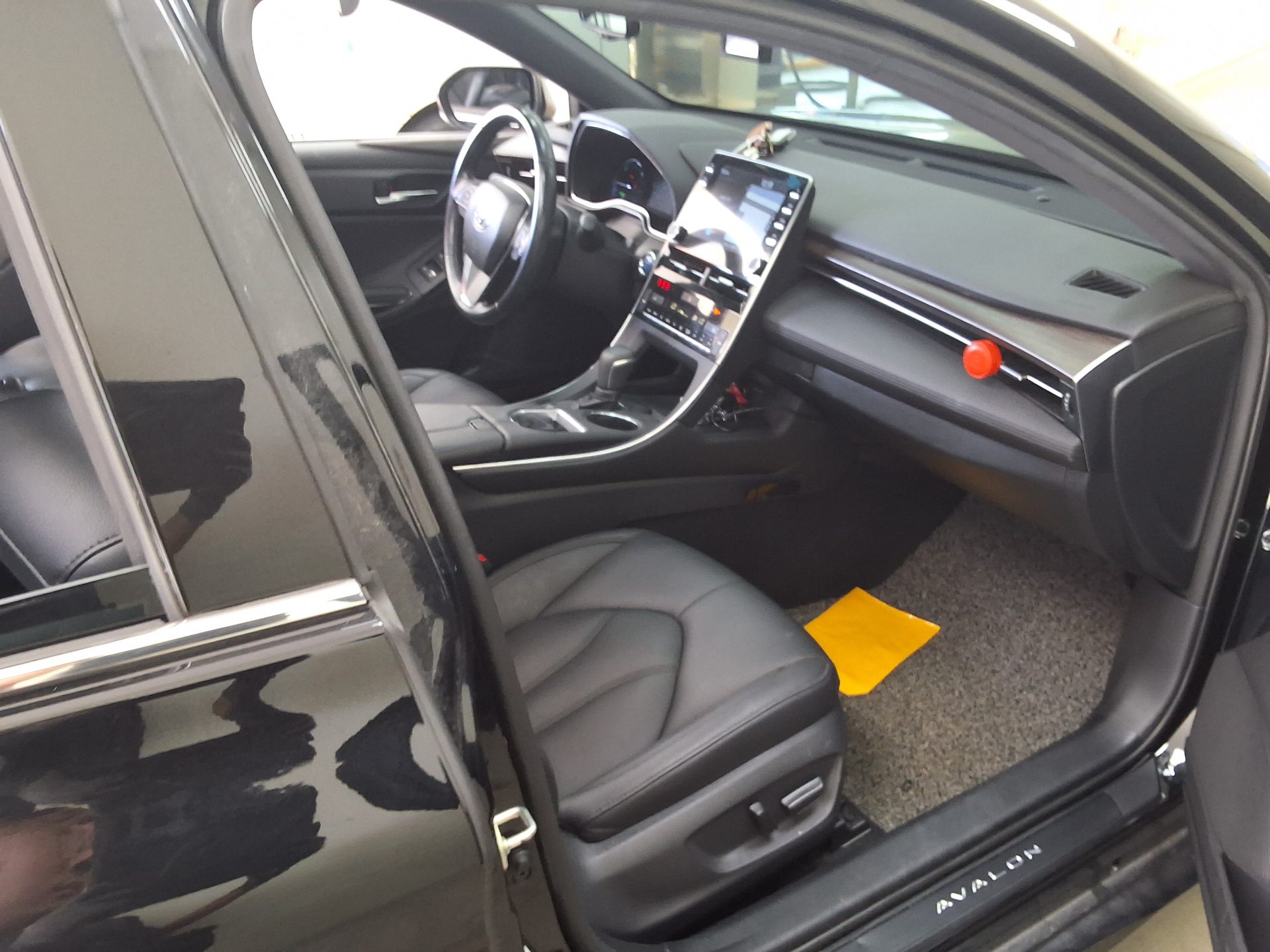 TOYOTA AVALON (5TH GEN) 2.5 HYBRID XLE 2019 - zdjęcie 15