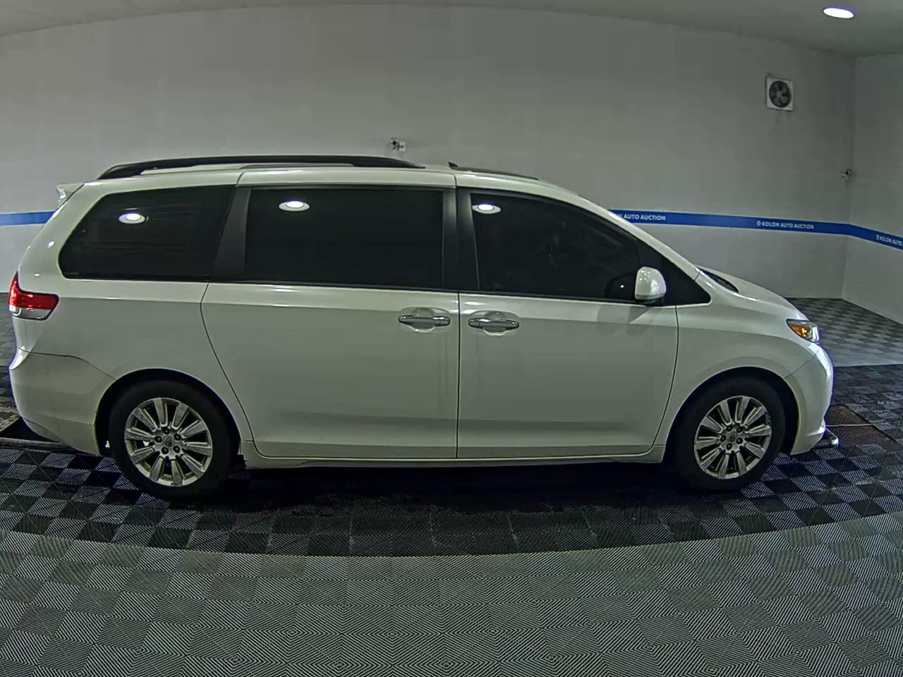 TOYOTA SIENNA (3RD GEN) 3.5 LIMITED 2012 - zdjęcie 4