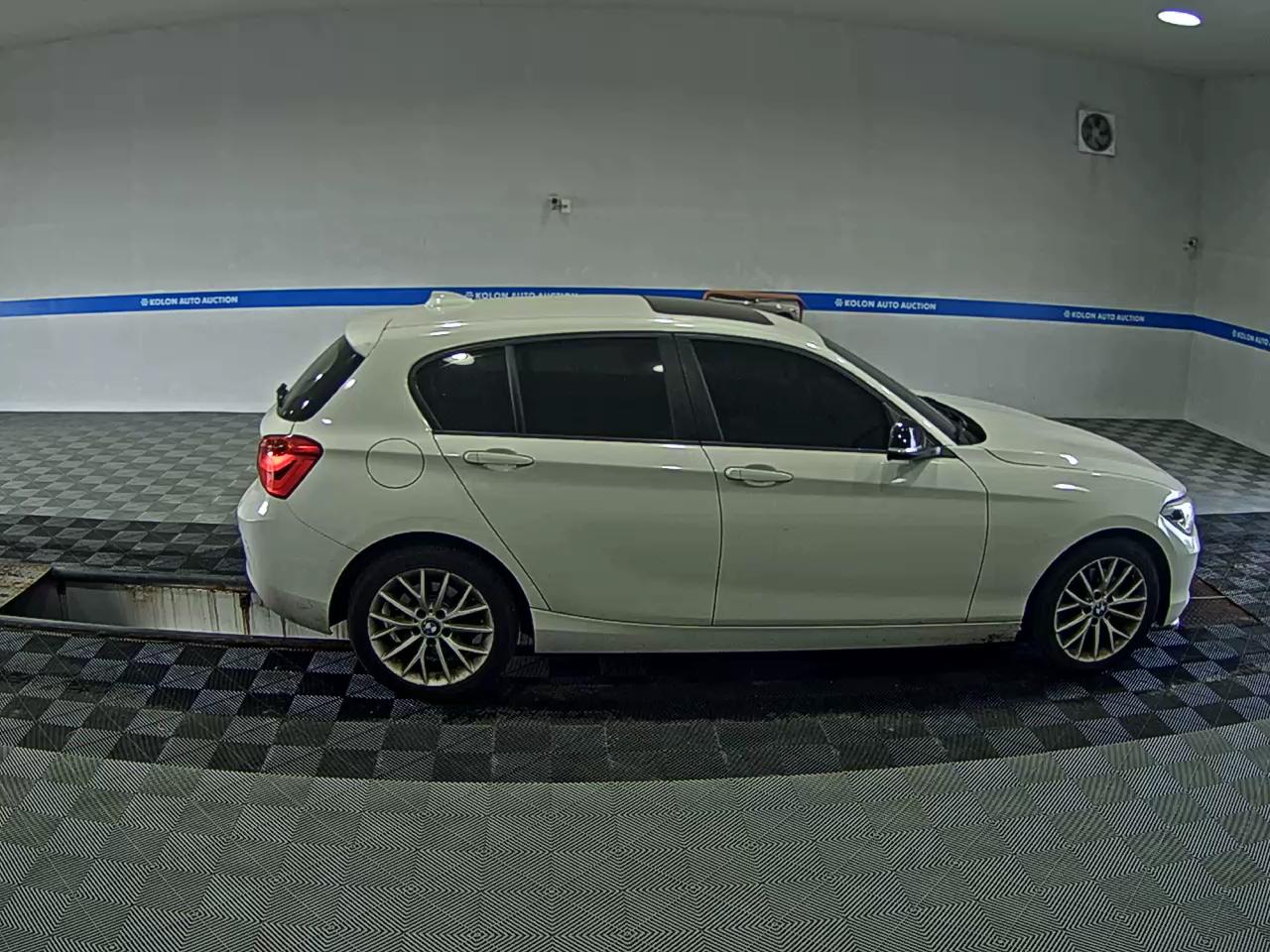 BMW 1 SERIES (2ND GEN) 5-DOOR 118d SPORT LINE 2016 - zdjęcie 4