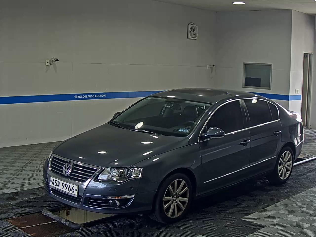 VOLKSWAGEN NEW PASSAT (6TH GEN) 2.0 TDI LUXURY 2011 - zdjęcie 2