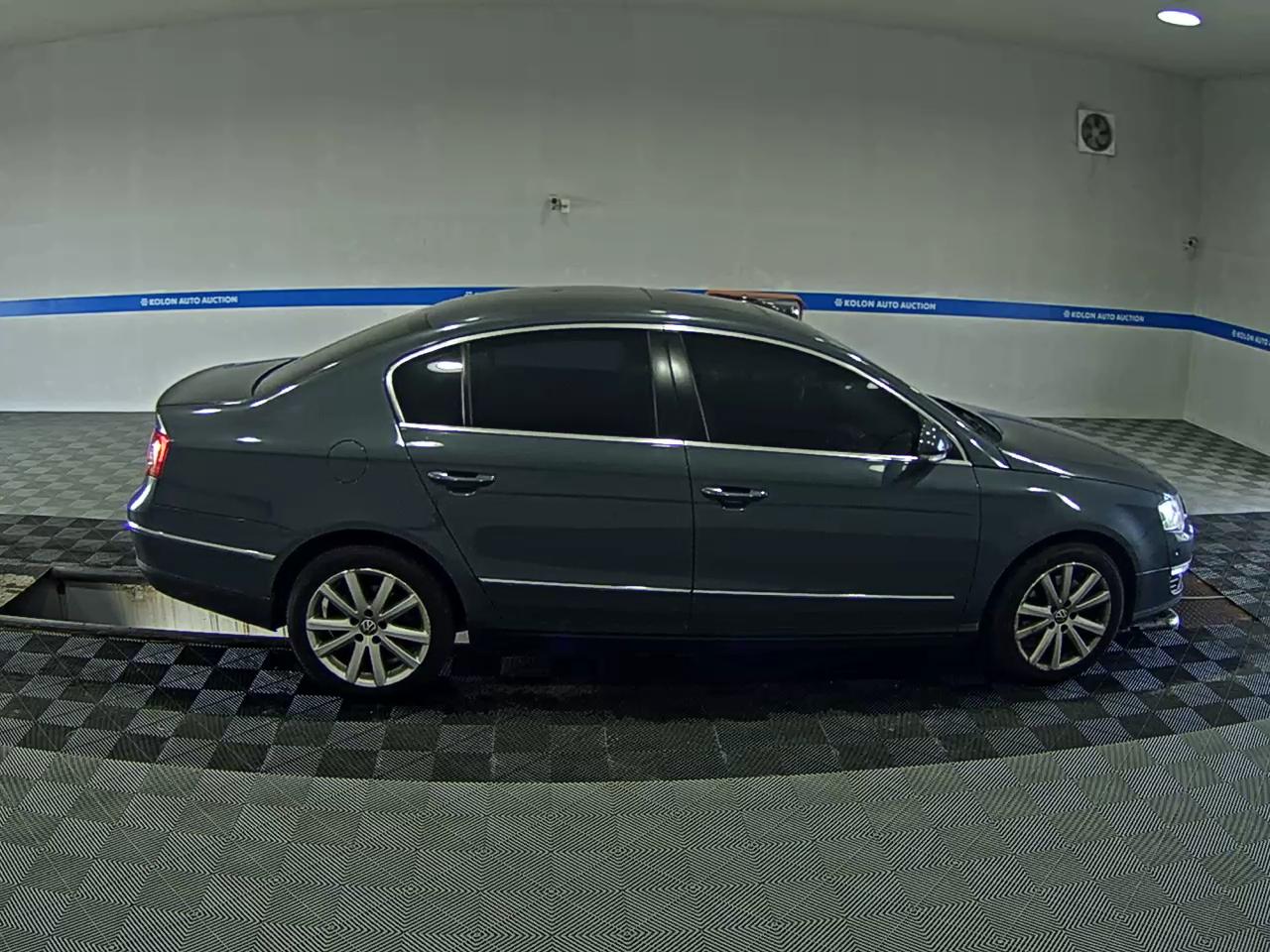 VOLKSWAGEN NEW PASSAT (6TH GEN) 2.0 TDI LUXURY 2011 - zdjęcie 4