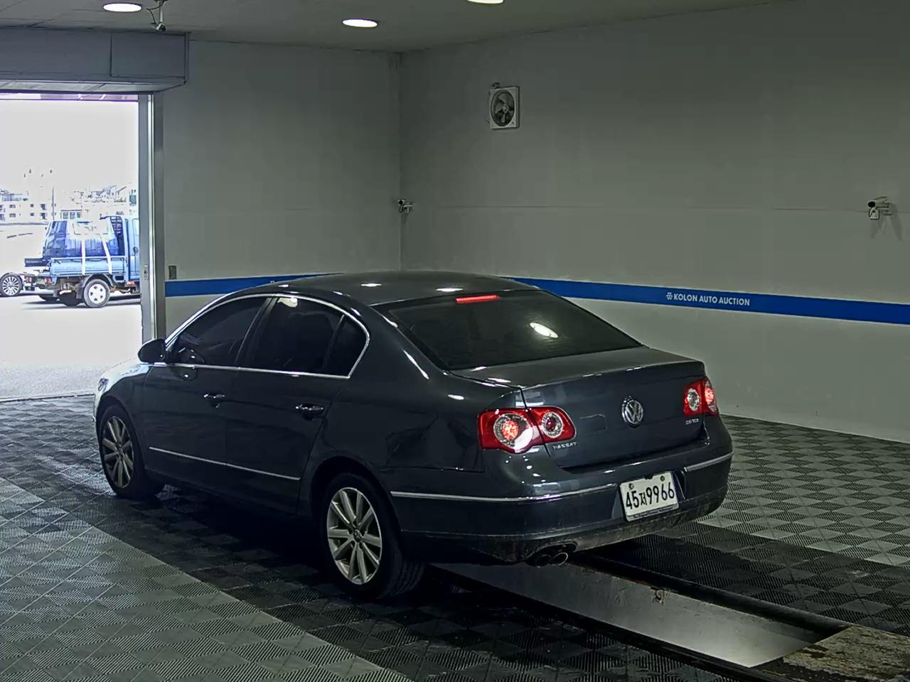 VOLKSWAGEN NEW PASSAT (6TH GEN) 2.0 TDI LUXURY 2011 - zdjęcie 6