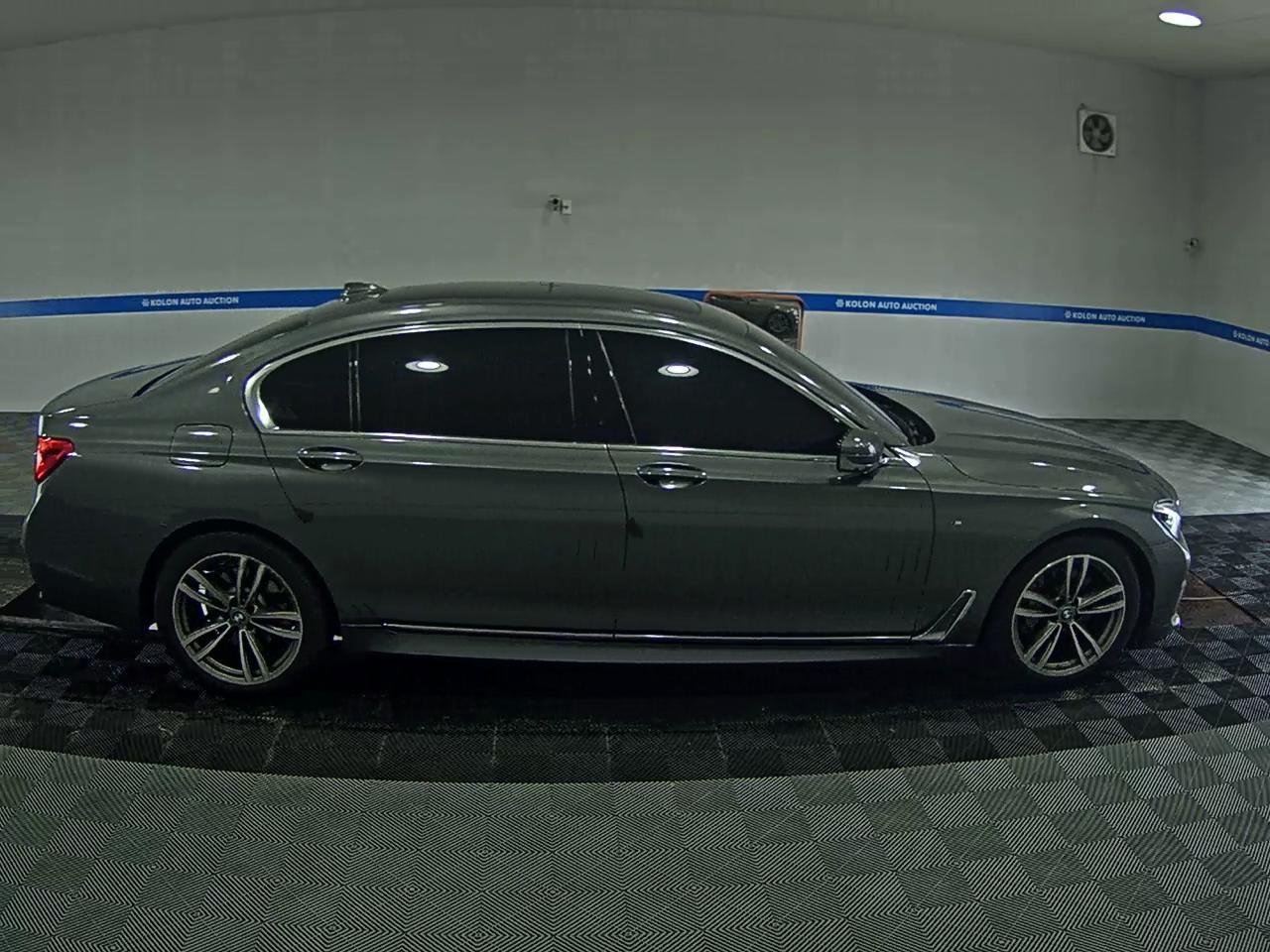 BMW 7 SERIES (6TH GEN) 730Ld xDRIVE M SPORT PACK 2018 - zdjęcie 4
