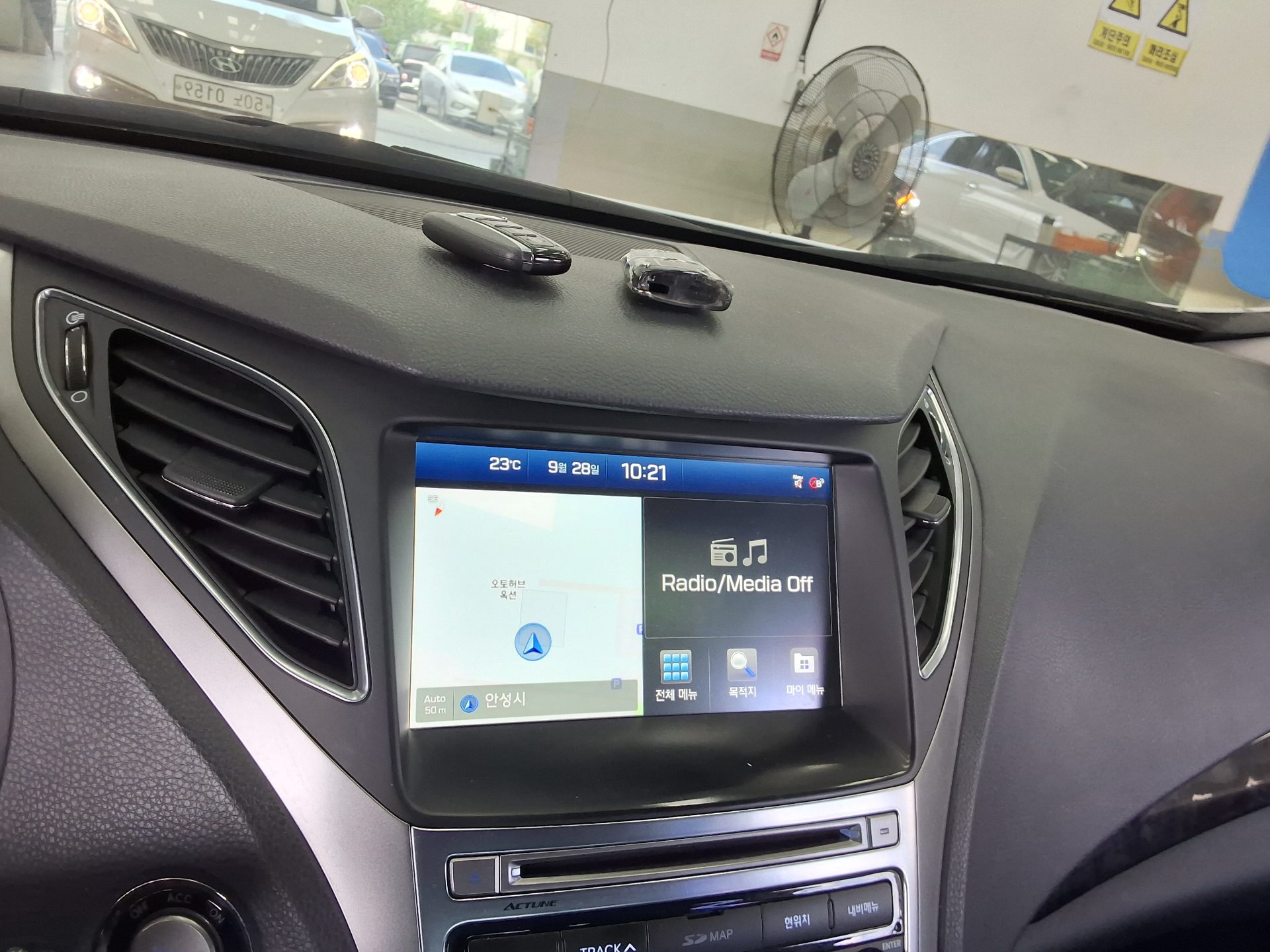 HYUNDAI GRANDEUR HG HG 240 MODERN COLLECTION 2016 - zdjęcie 17