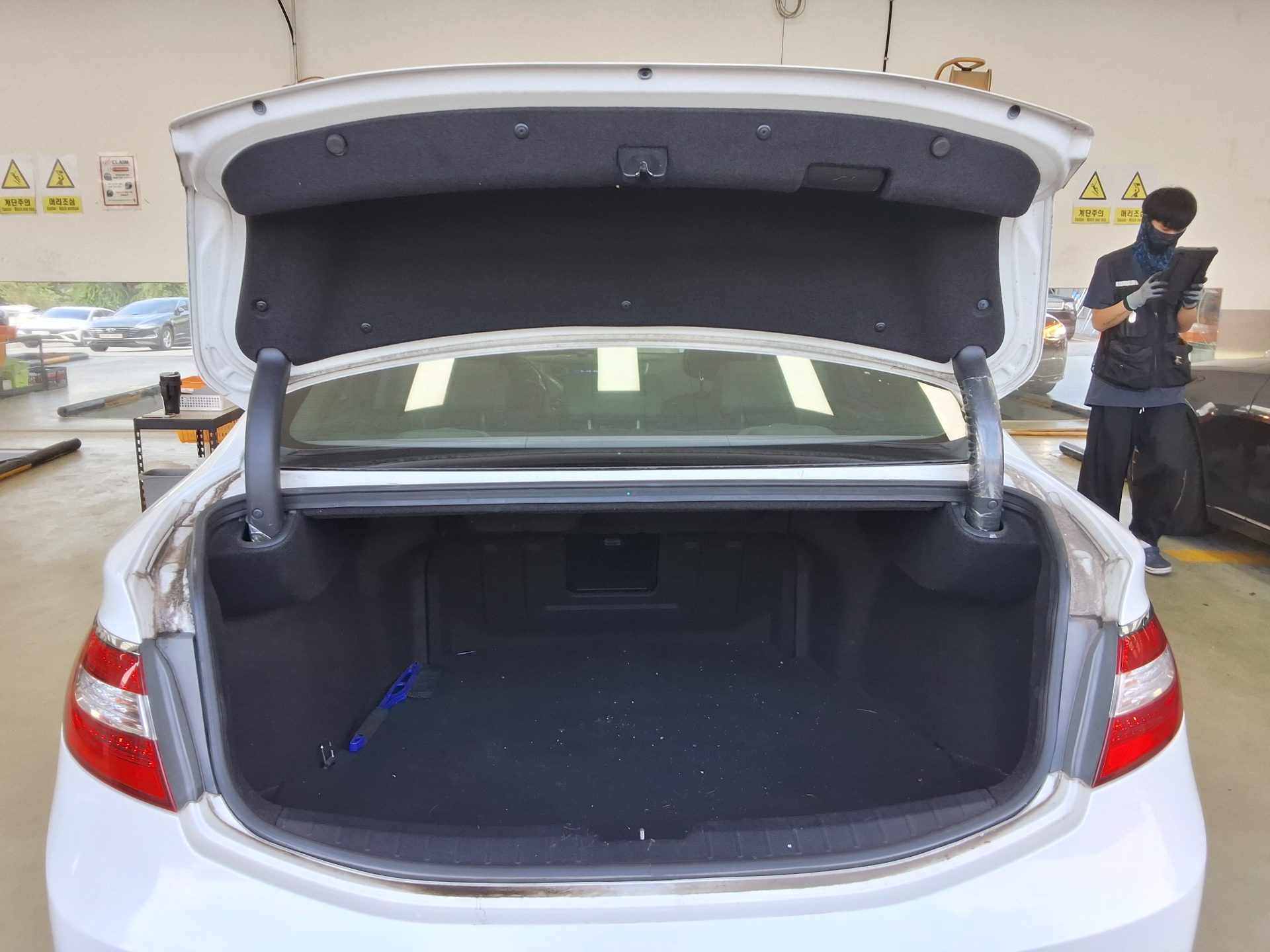 HYUNDAI GRANDEUR HG HG 240 MODERN COLLECTION 2016 - zdjęcie 15