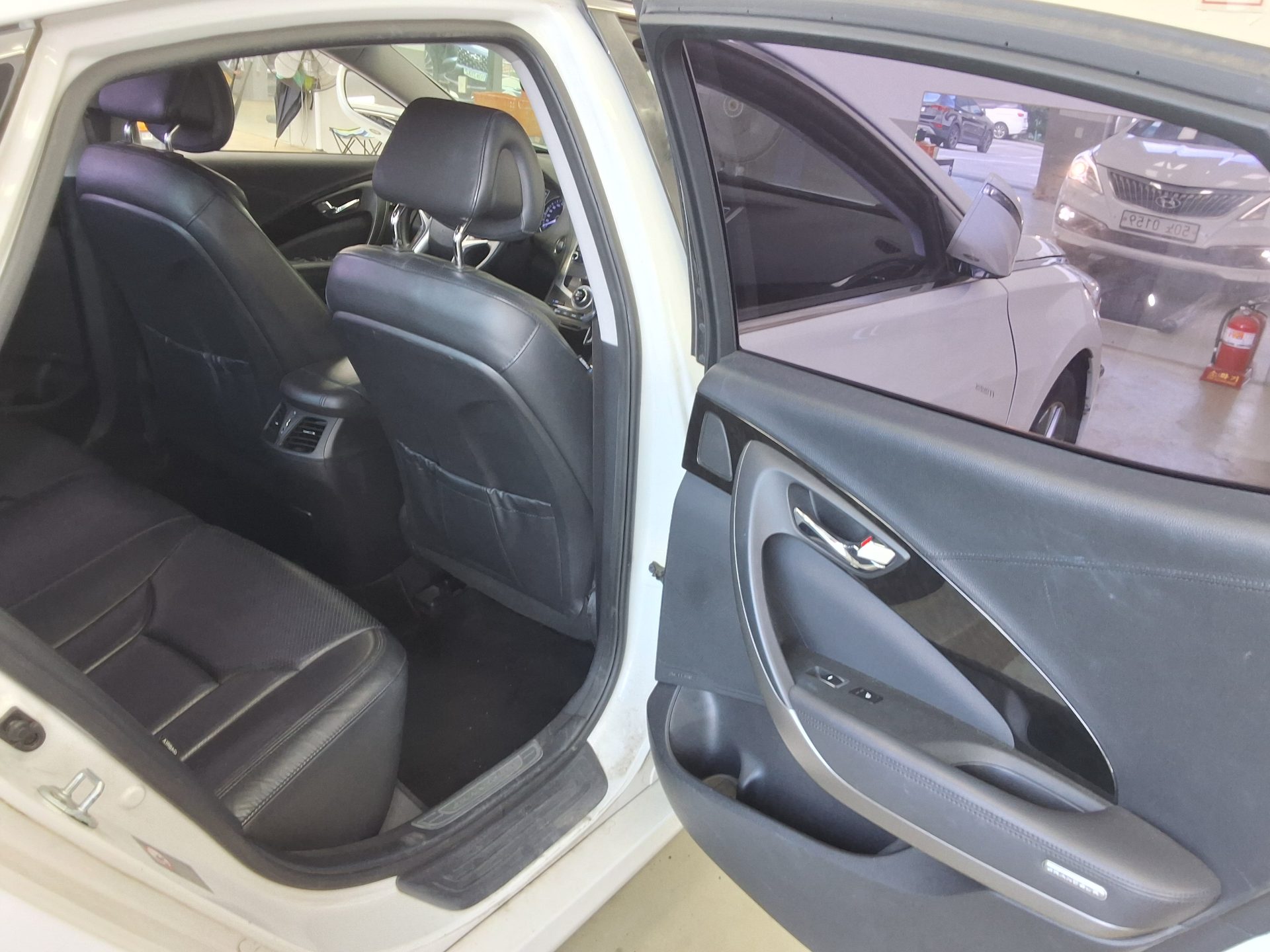 HYUNDAI GRANDEUR HG HG 240 MODERN COLLECTION 2016 - zdjęcie 13