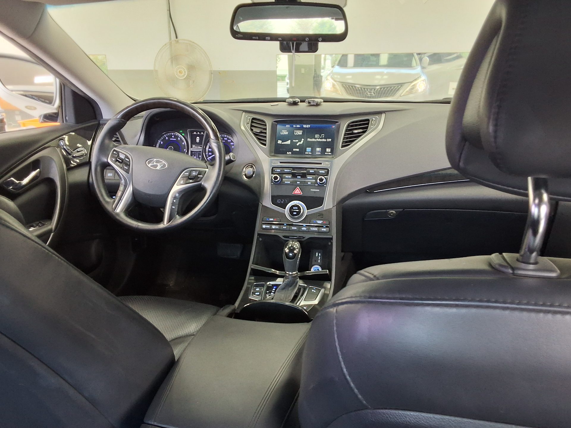 HYUNDAI GRANDEUR HG HG 240 MODERN COLLECTION 2016 - zdjęcie 11