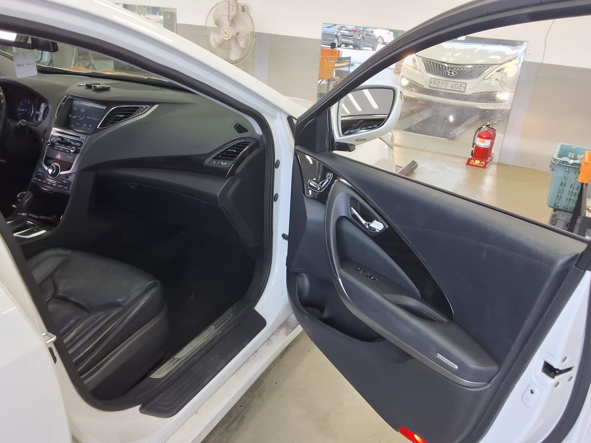 HYUNDAI GRANDEUR HG HG 240 MODERN COLLECTION 2016 - zdjęcie 14