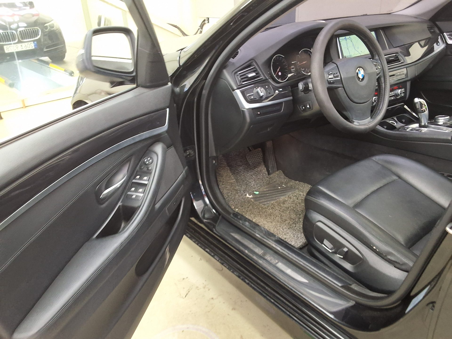 BMW 5 SERIES (6TH GEN) 520d 2014 - zdjęcie 11