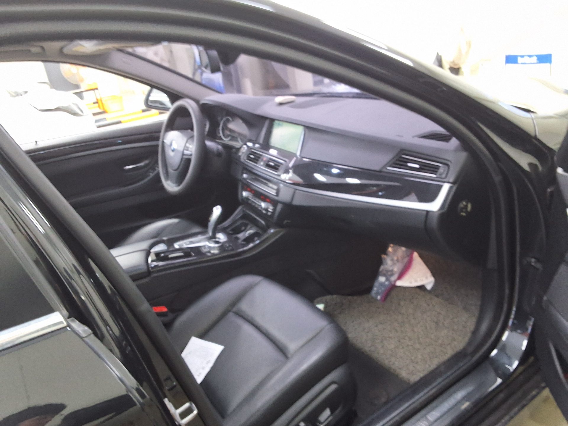 BMW 5 SERIES (6TH GEN) 520d 2014 - zdjęcie 15