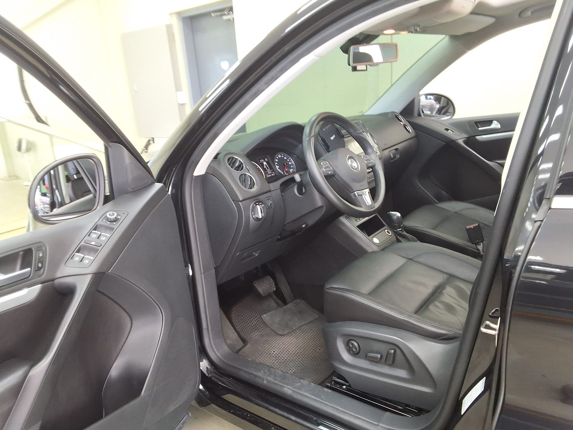 VOLKSWAGEN TIGUAN 2.0 TDI BLUEMOTION 2013 - zdjęcie 11