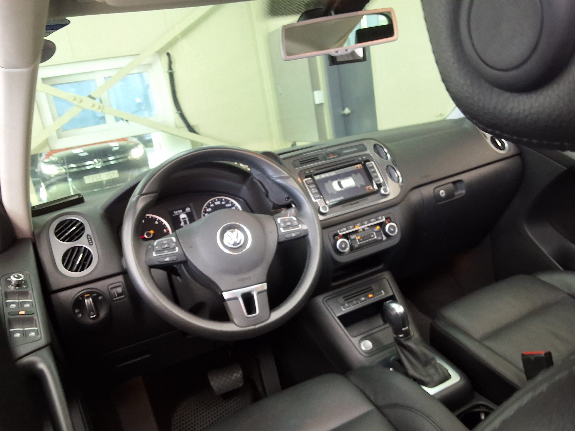 VOLKSWAGEN TIGUAN 2.0 TDI BLUEMOTION 2013 - zdjęcie 12