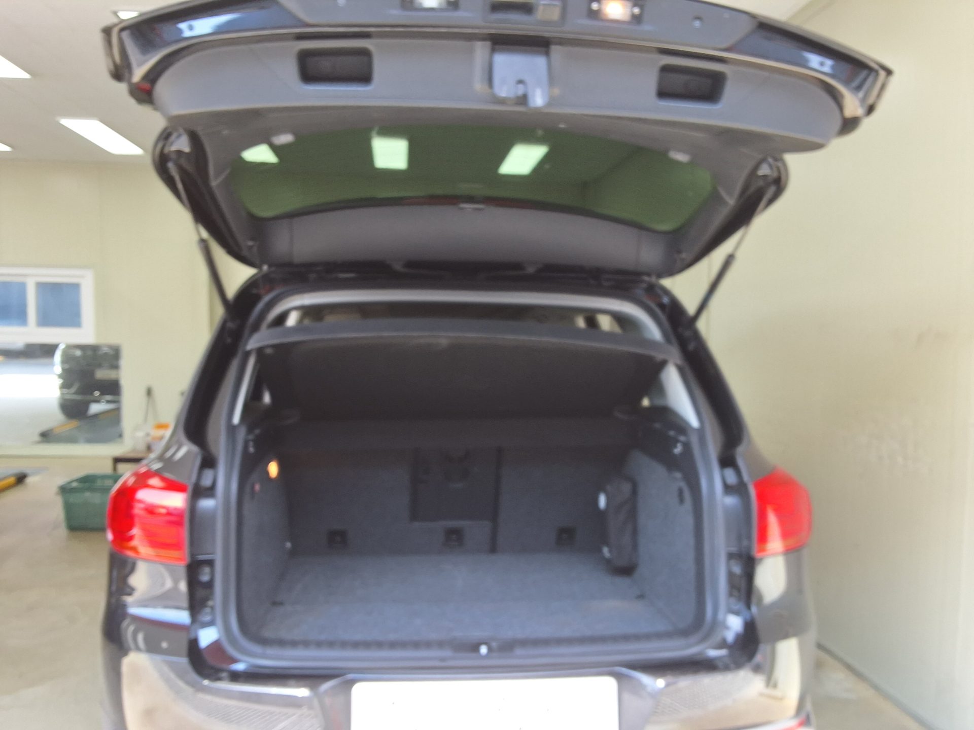 VOLKSWAGEN TIGUAN 2.0 TDI BLUEMOTION 2013 - zdjęcie 16