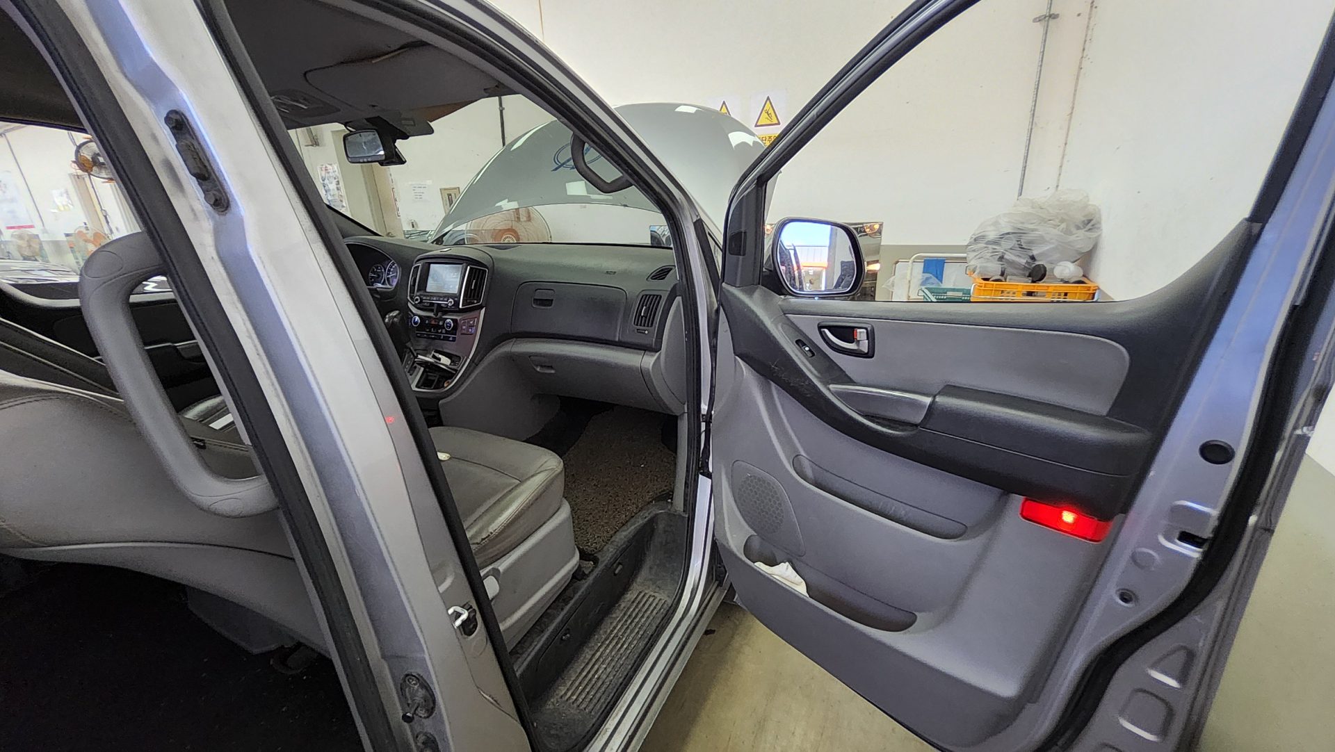 HYUNDAI THE NEW GRAND STAREX 9-SEATER DIESEL PREMIUM SPECIAL 2019 - zdjęcie 14