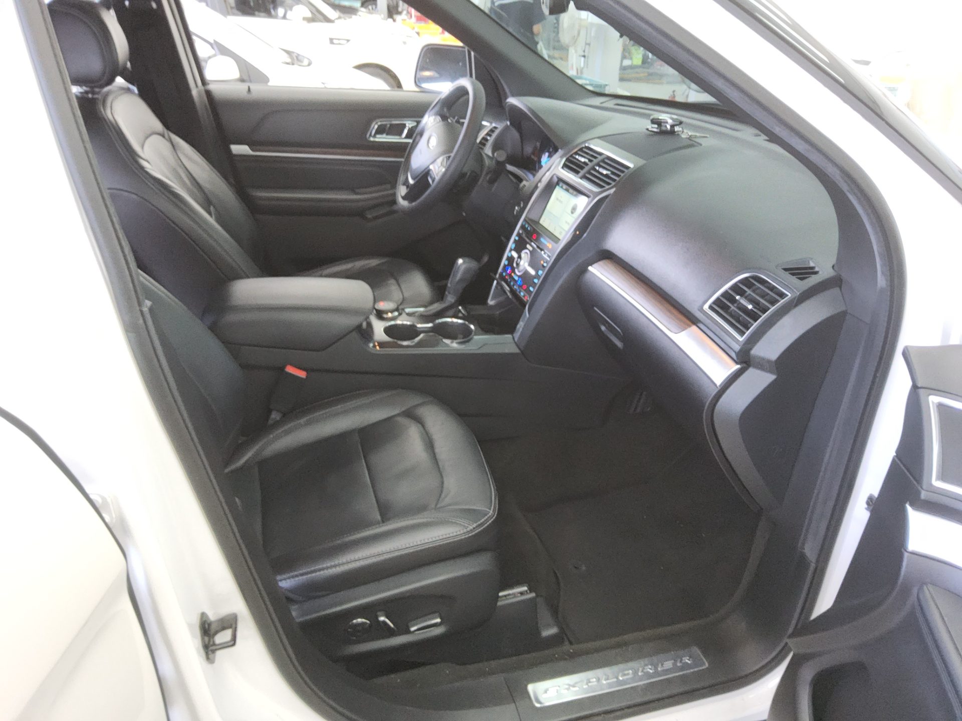 FORD EXPLORER (5TH GEN) 2.3 AWD LIMITED 2017 - zdjęcie 14