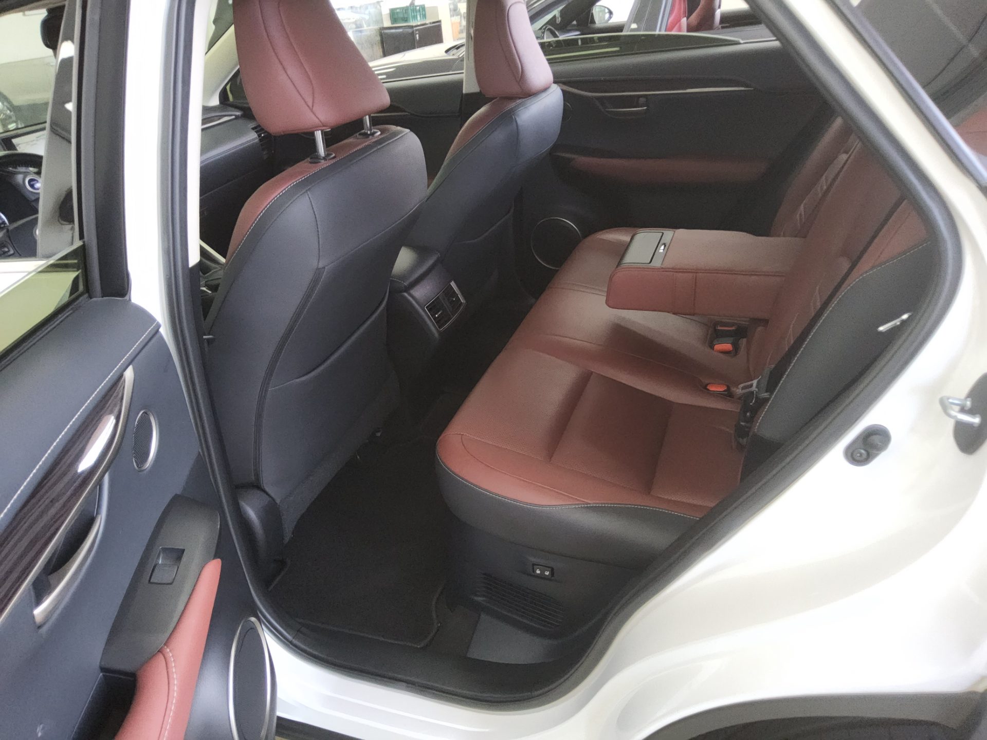 LEXUS NX 300h 2017 - zdjęcie 12