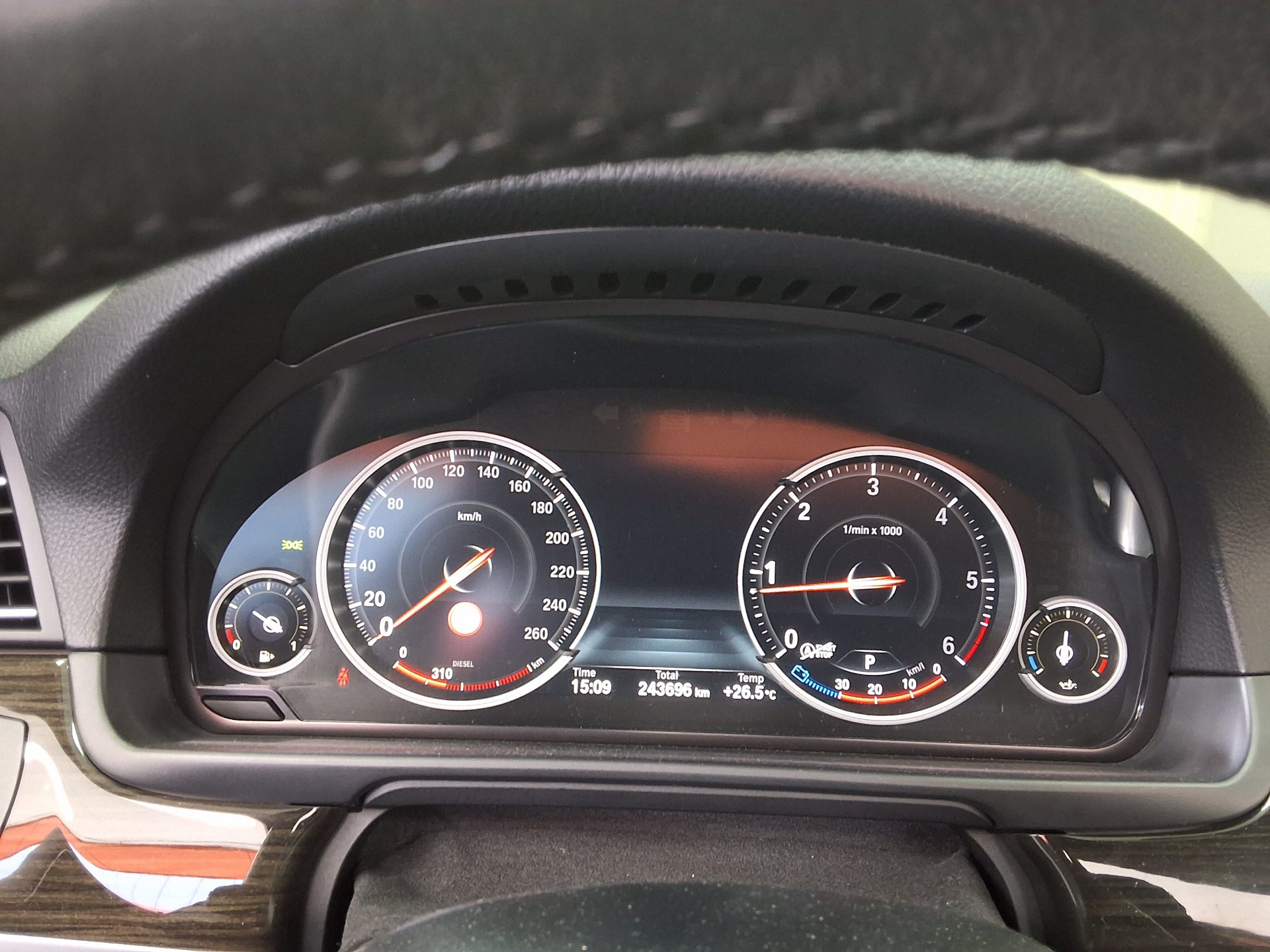 BMW 5 SERIES (6TH GEN) 520d xDRIVE LUXURY 2014 - zdjęcie 10