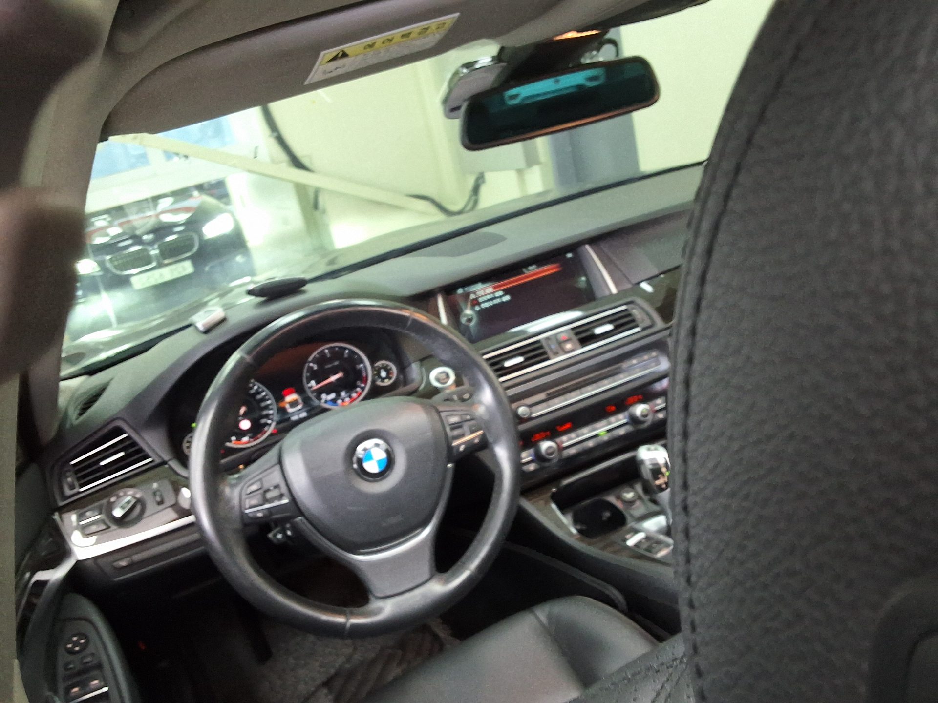 BMW 5 SERIES (6TH GEN) 520d xDRIVE LUXURY 2014 - zdjęcie 12