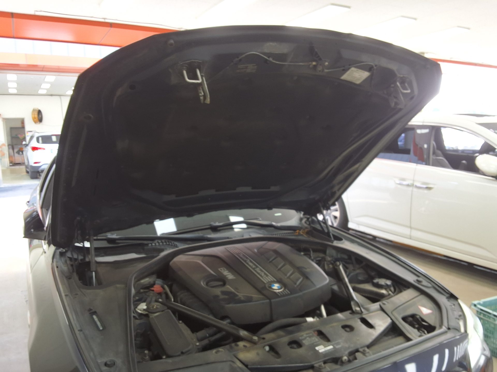 BMW 5 SERIES (6TH GEN) 520d xDRIVE LUXURY 2014 - zdjęcie 18