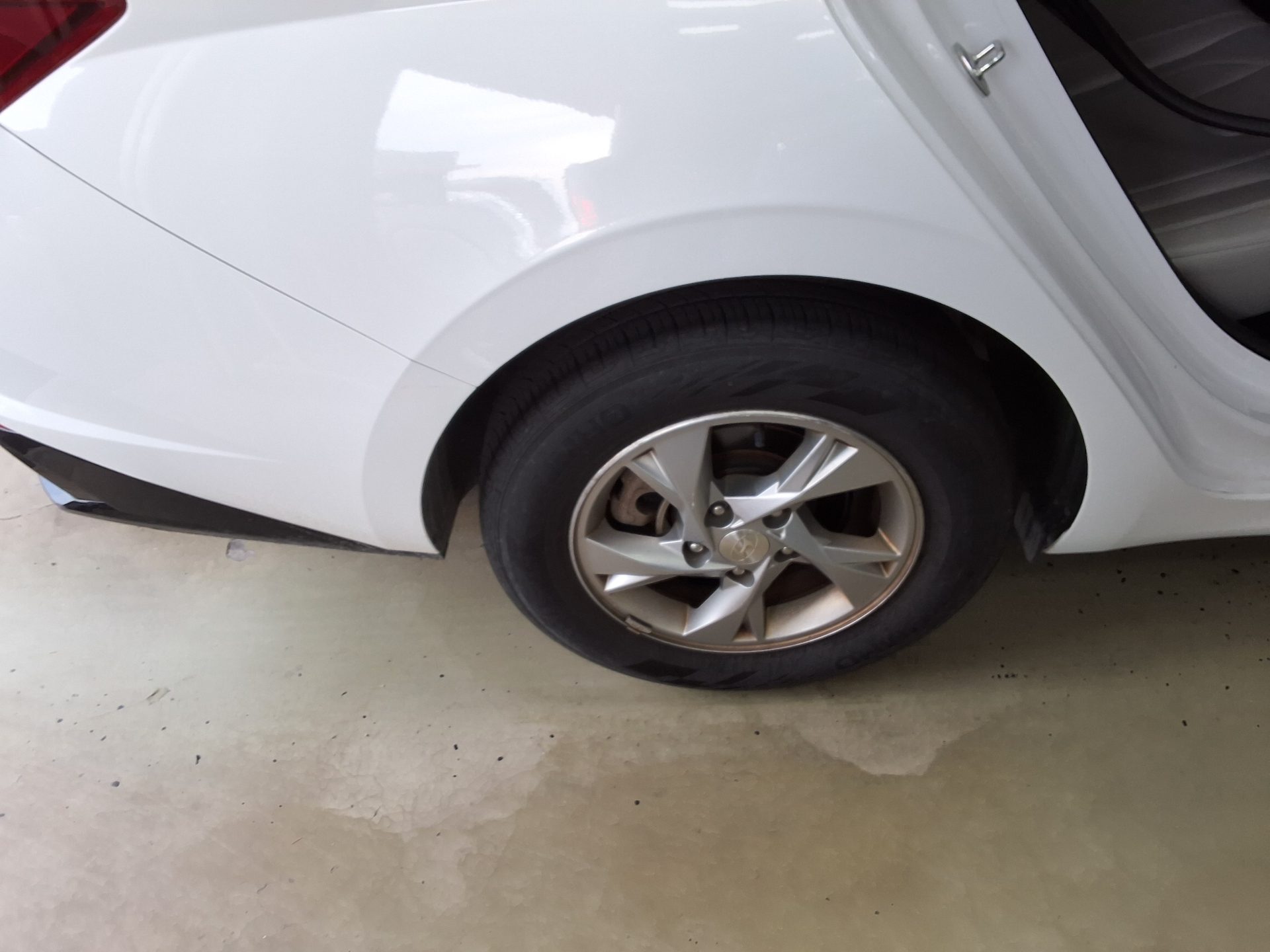 HYUNDAI AVANTE (CN7) 1.6 GASOLINE MODERN 2021 - zdjęcie 23