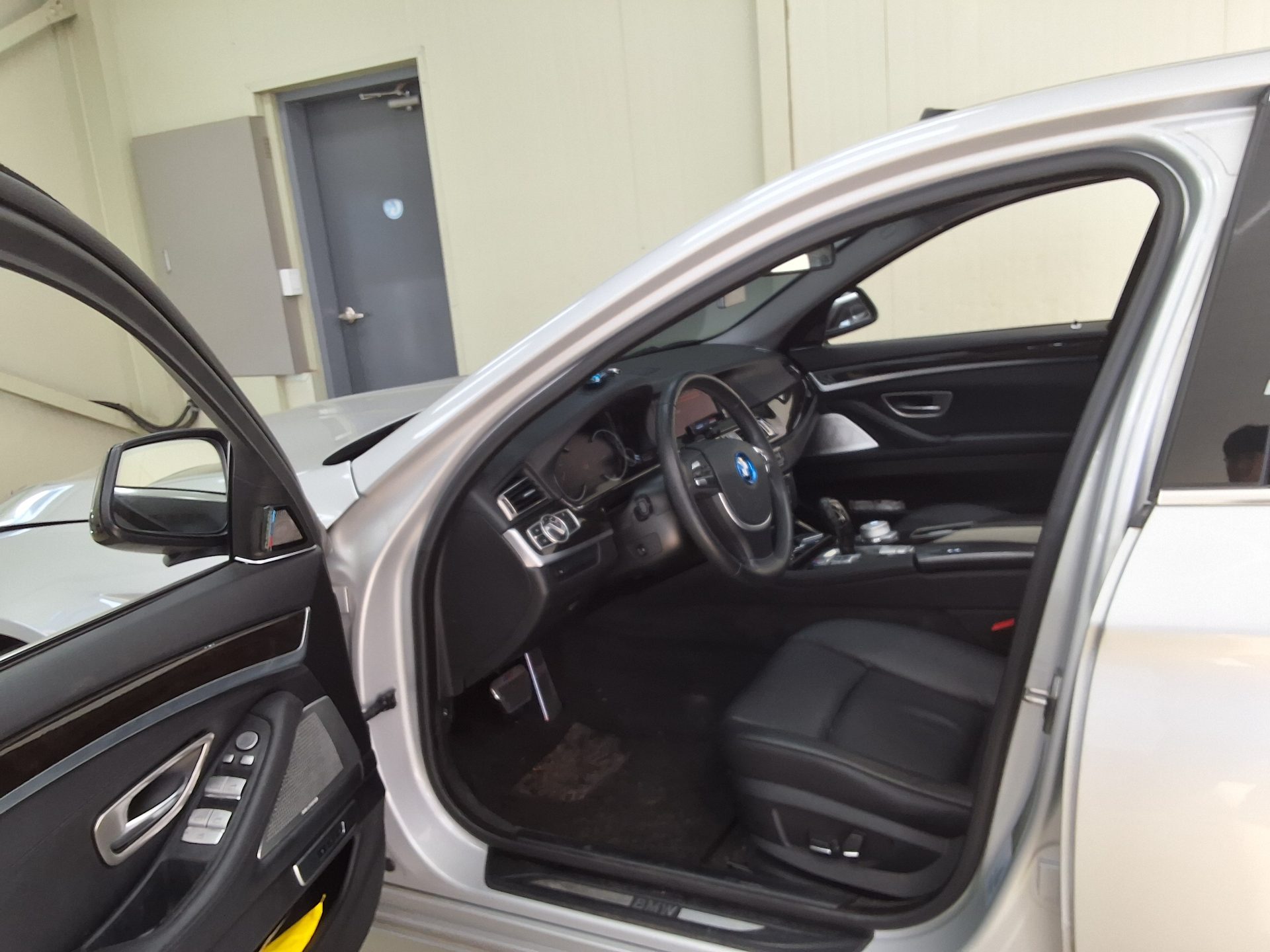 BMW 5 SERIES (6TH GEN) 520d 2013 - zdjęcie 11