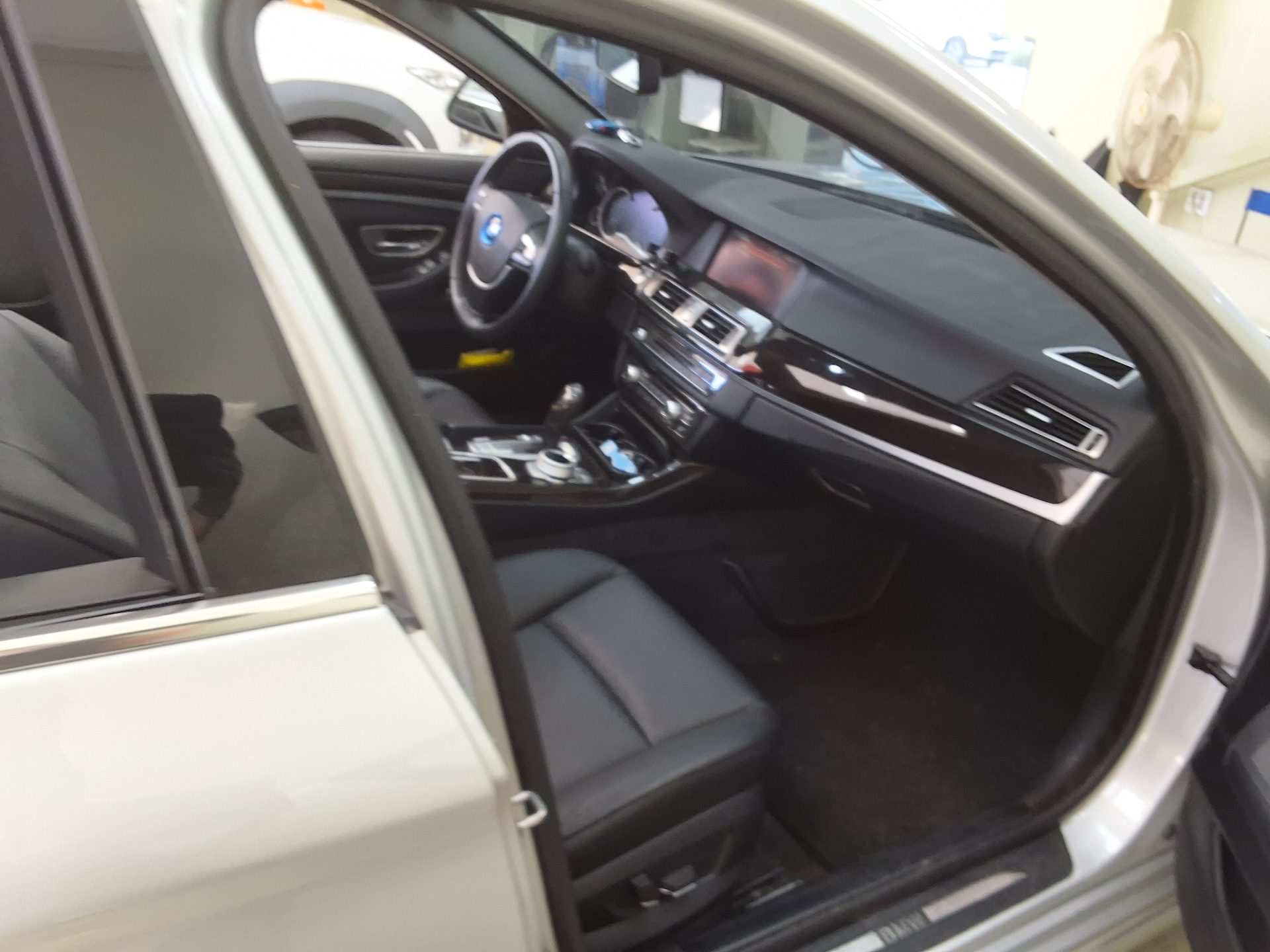 BMW 5 SERIES (6TH GEN) 520d 2013 - zdjęcie 15