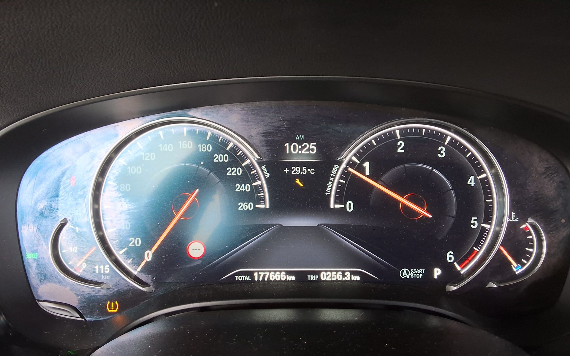 BMW 5 SERIES (7TH GEN) 520d LUXURY LINE PLUS 2018 - zdjęcie 9