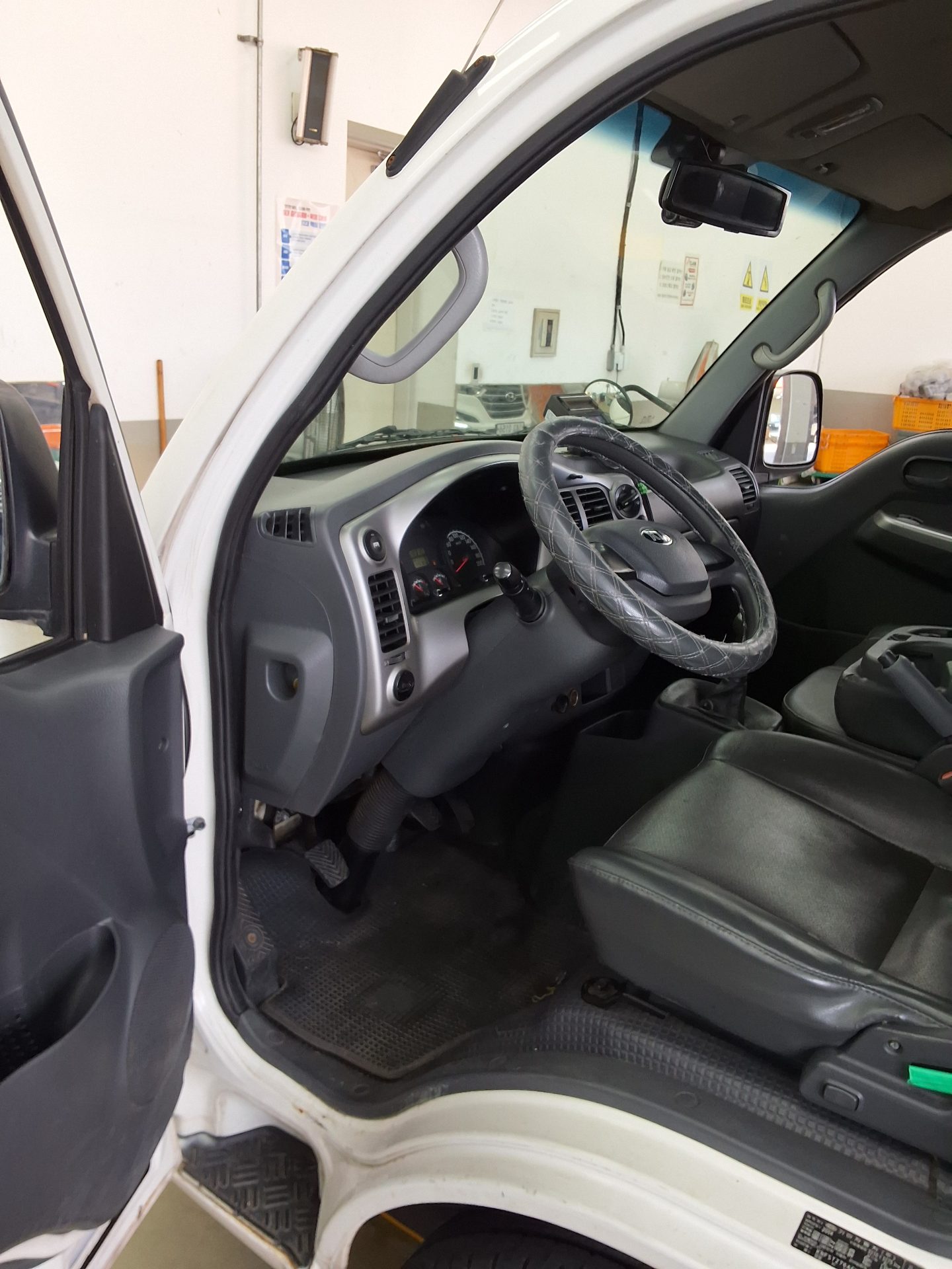 KIA BONGO III CARGO FREEZER BOX TRUCK 1 TON KING CAB 2014 - zdjęcie 10