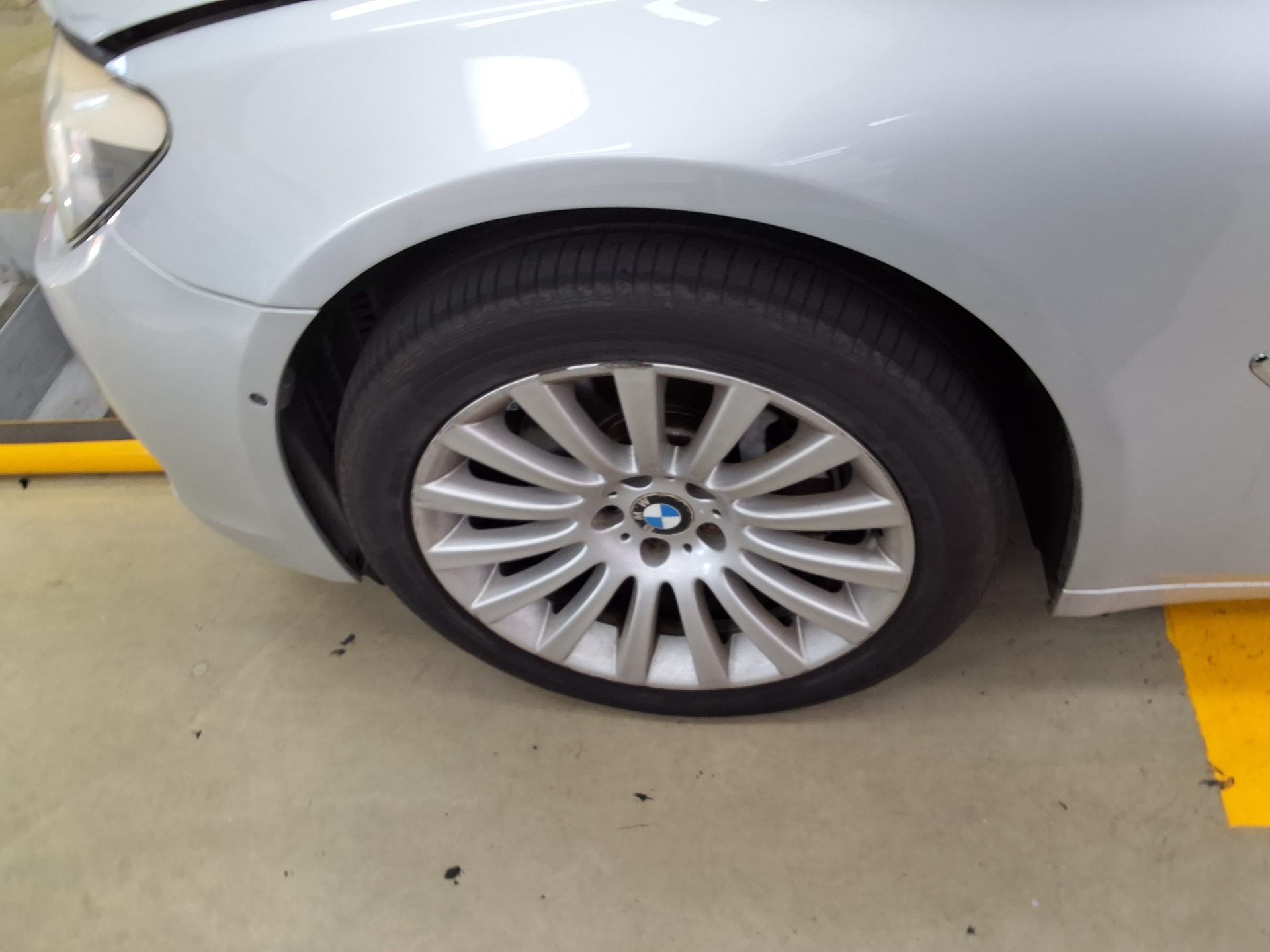 BMW 7 SERIES (5TH GEN) 740Li 2010 - zdjęcie 19
