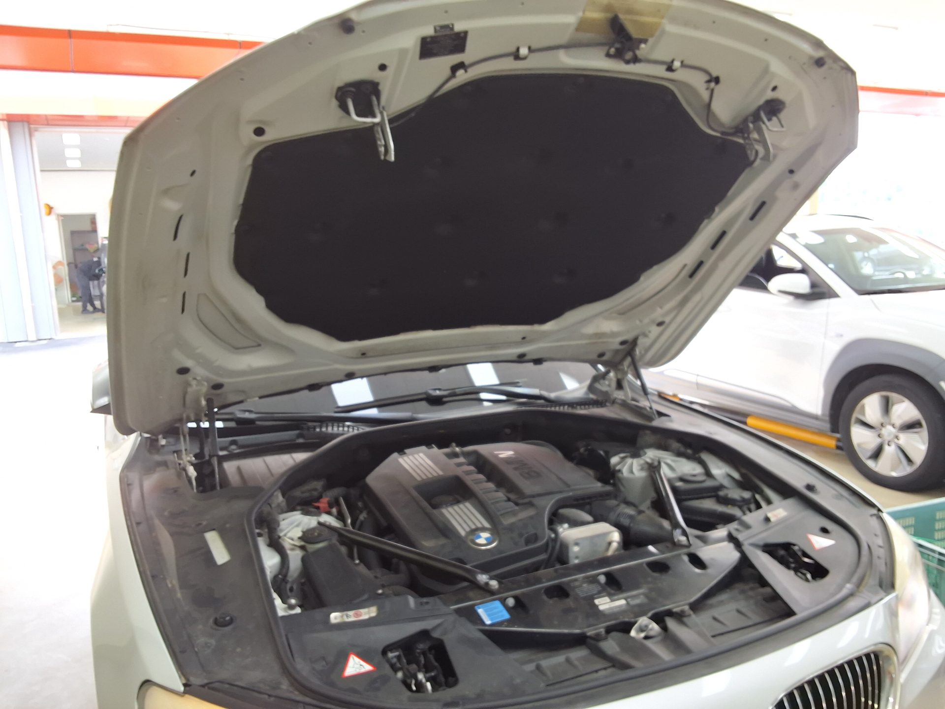 BMW 7 SERIES (5TH GEN) 740Li 2010 - zdjęcie 18