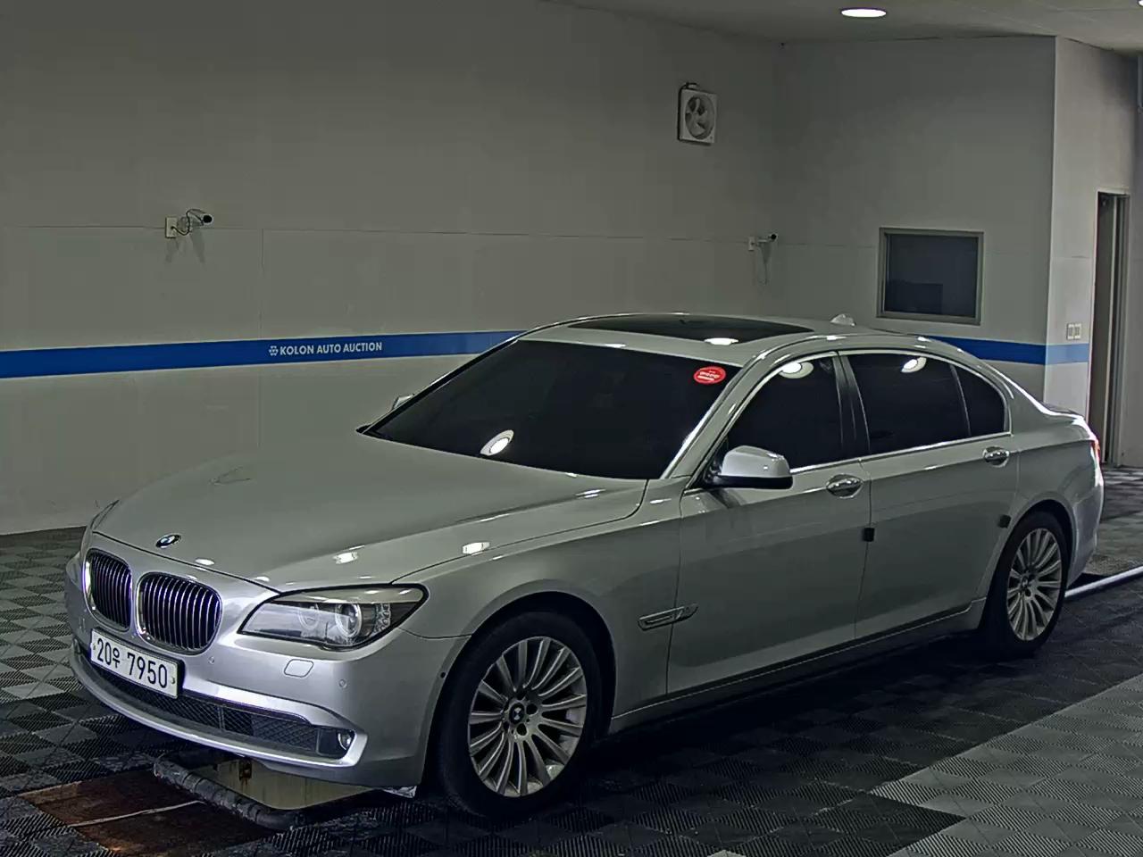 BMW 7 SERIES (5TH GEN) 740Li 2010 - zdjęcie 2