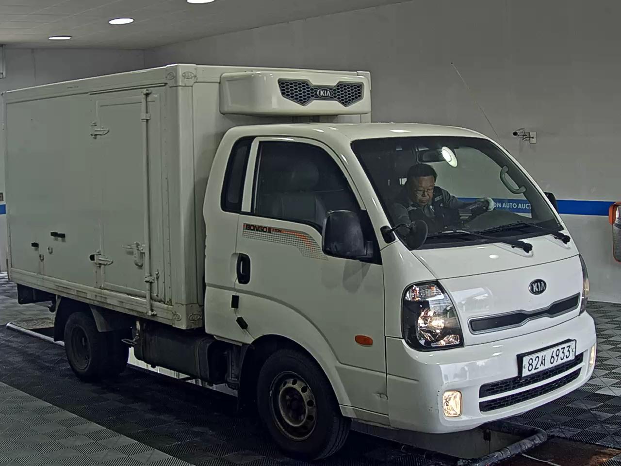KIA BONGO III CARGO FREEZER BOX TRUCK 1 TON KING CAB 2014 - zdjęcie 3