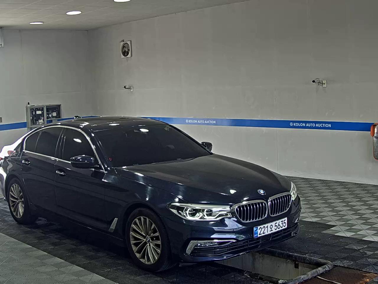 BMW 5 SERIES (7TH GEN) 520d LUXURY LINE PLUS 2018 - zdjęcie 3