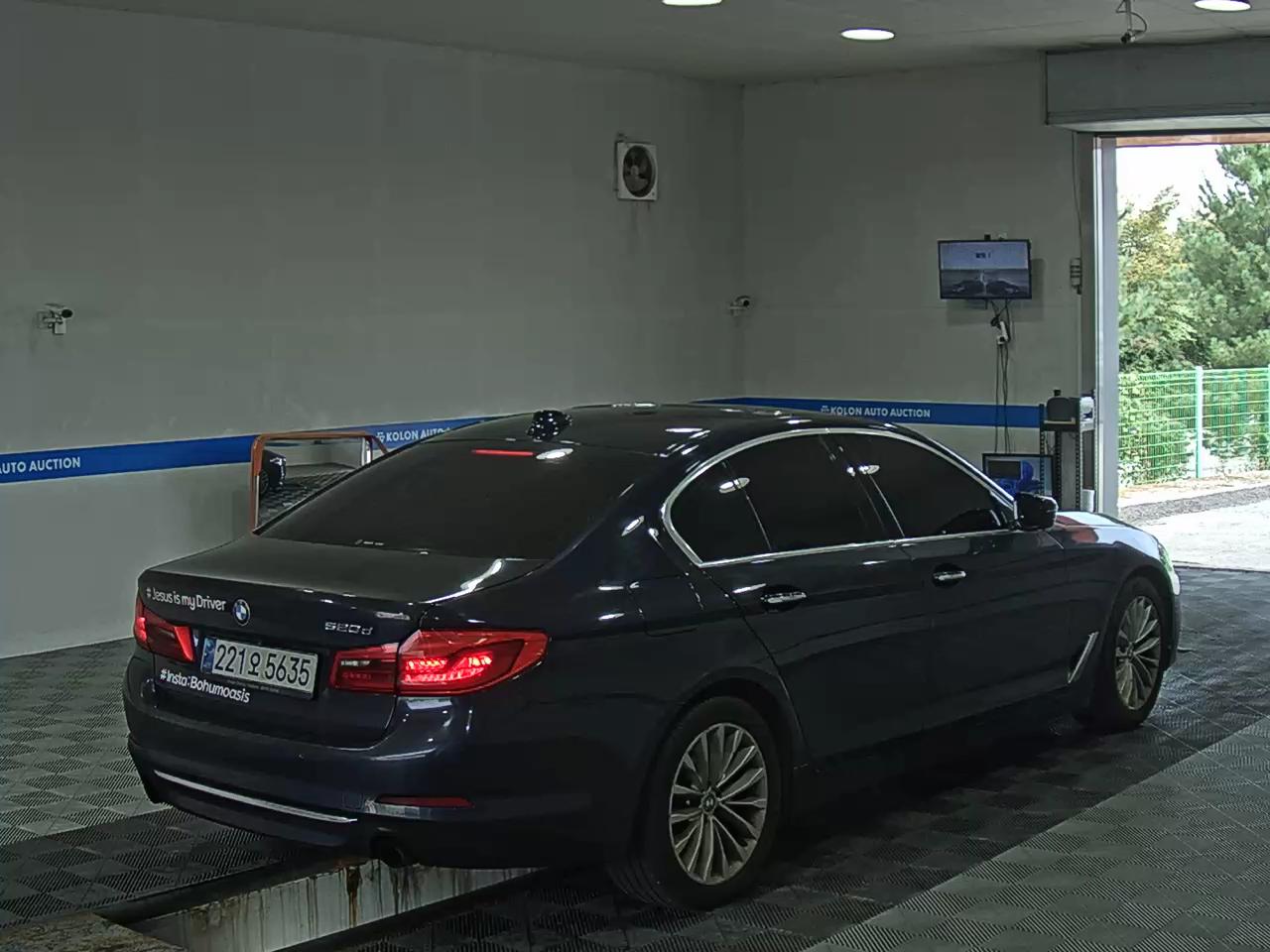 BMW 5 SERIES (7TH GEN) 520d LUXURY LINE PLUS 2018 - zdjęcie 5