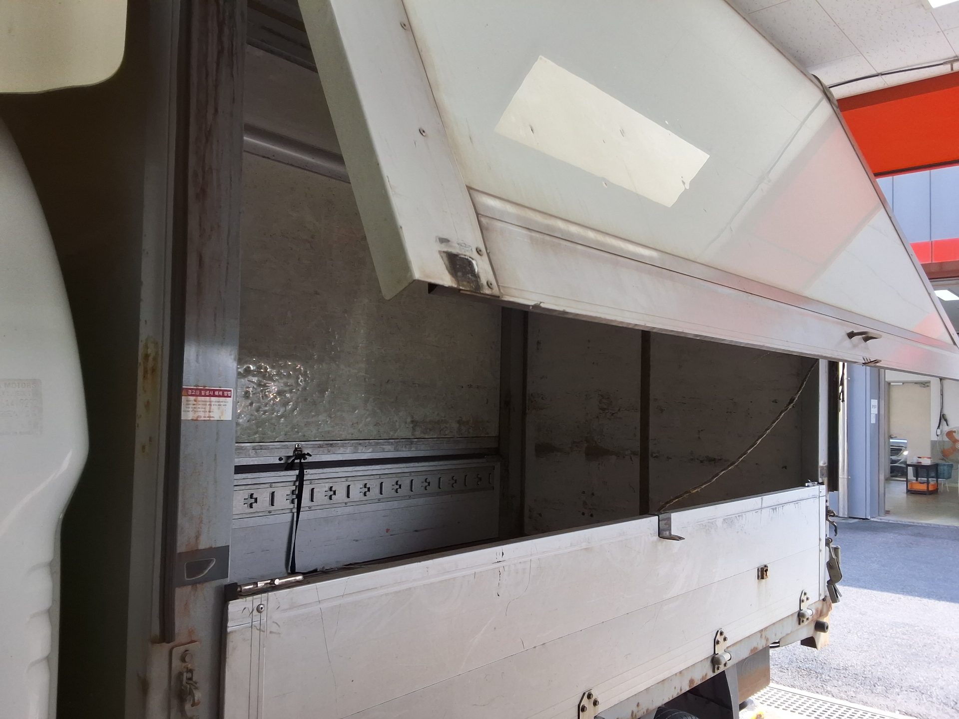 KIA THE NEW BONGO III CARGO WING BODY MANUAL 2020 - zdjęcie 20