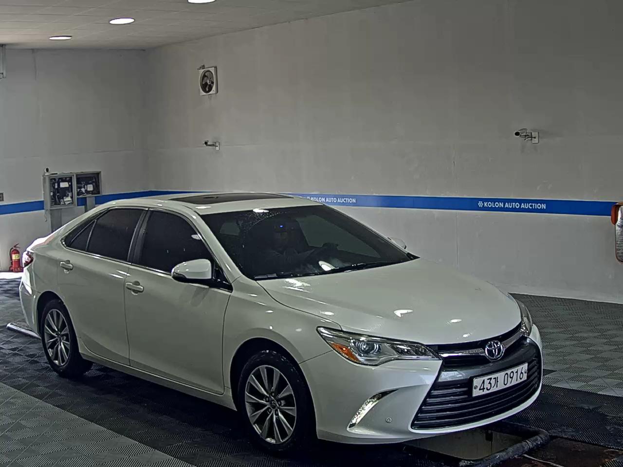 TOYOTA CAMRY (9TH GEN) 2.5 XLE 2015 - zdjęcie 3