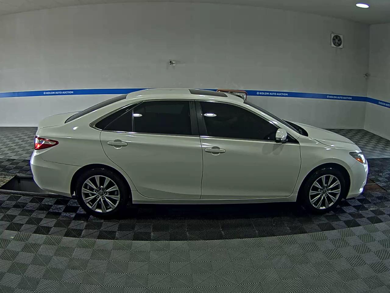 TOYOTA CAMRY (9TH GEN) 2.5 XLE 2015 - zdjęcie 4
