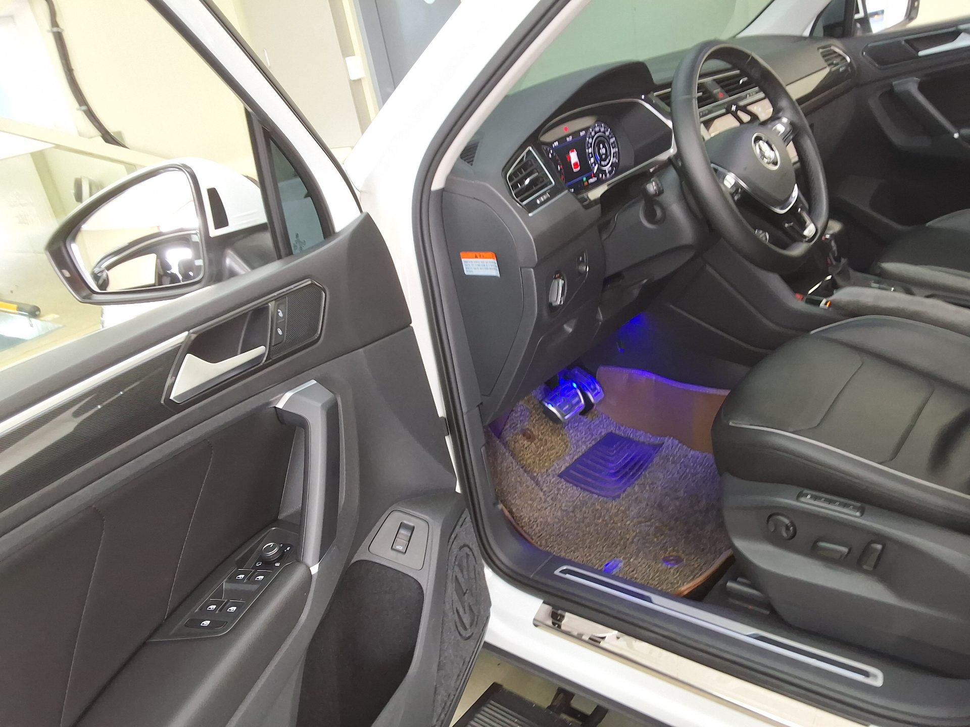 VOLKSWAGEN TIGUAN (2ND GEN) 2.0 TDI 4MOTION PRESTIGE 2018 - zdjęcie 11