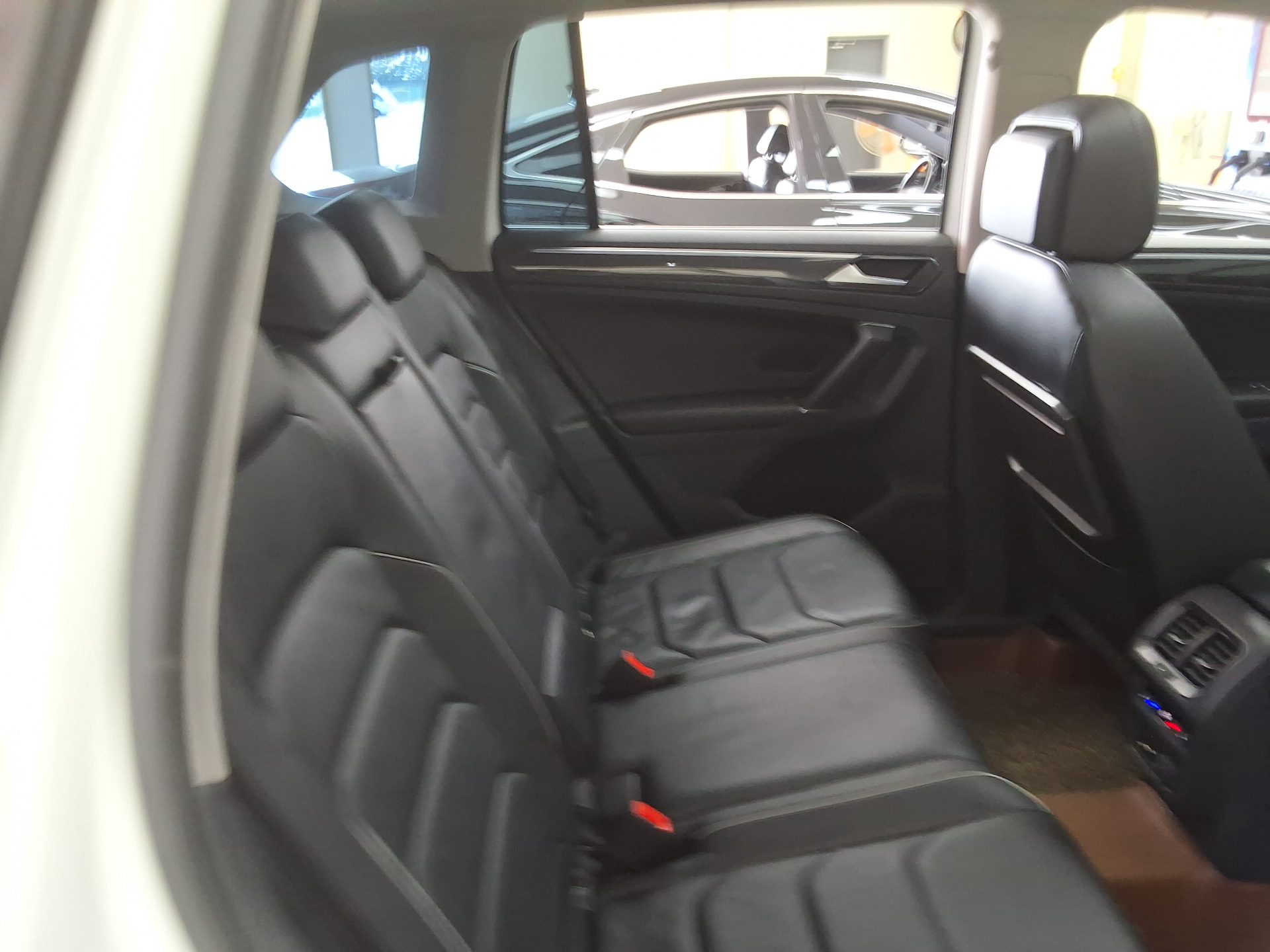 VOLKSWAGEN TIGUAN (2ND GEN) 2.0 TDI 4MOTION PRESTIGE 2018 - zdjęcie 14