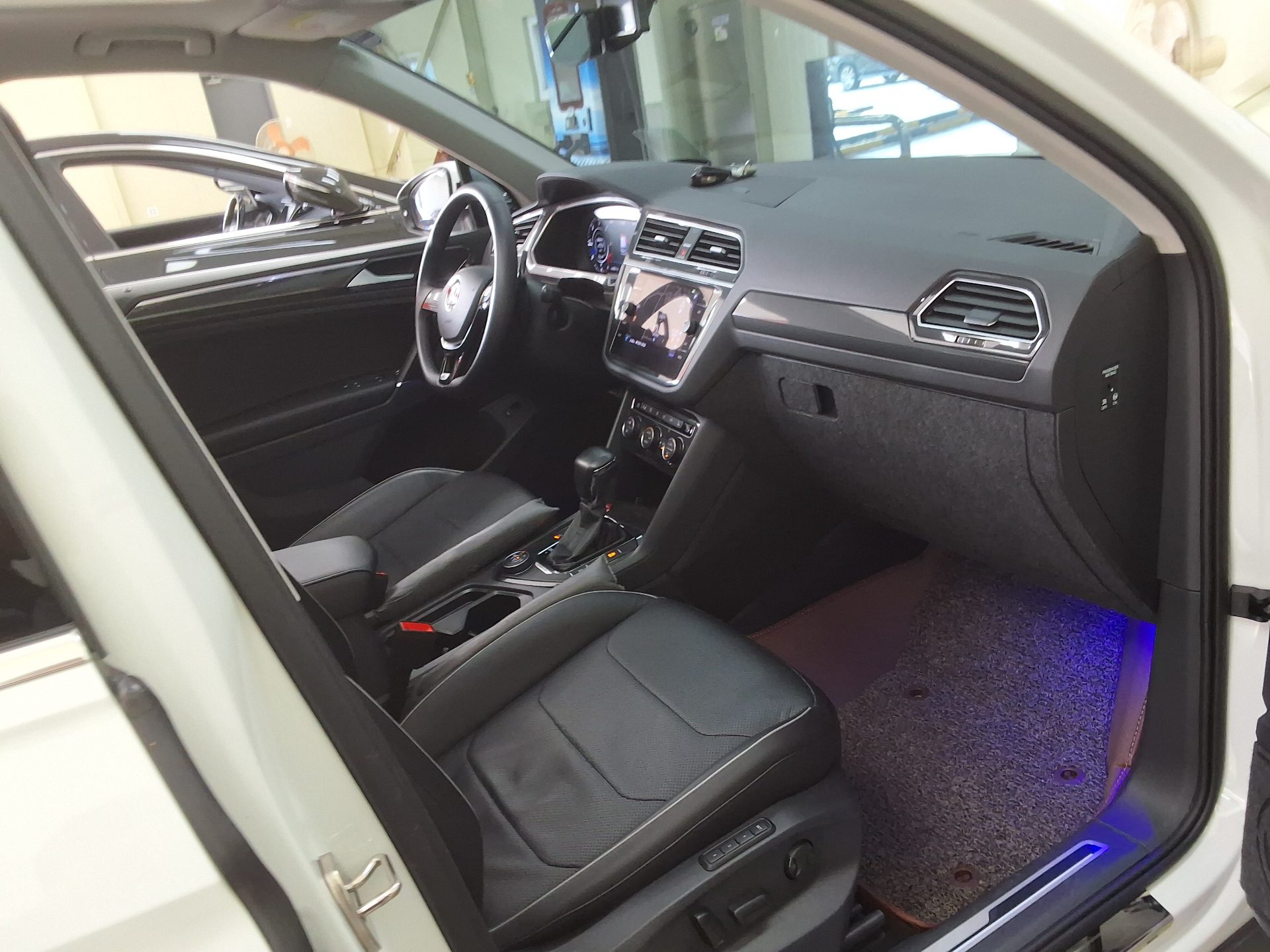 VOLKSWAGEN TIGUAN (2ND GEN) 2.0 TDI 4MOTION PRESTIGE 2018 - zdjęcie 15