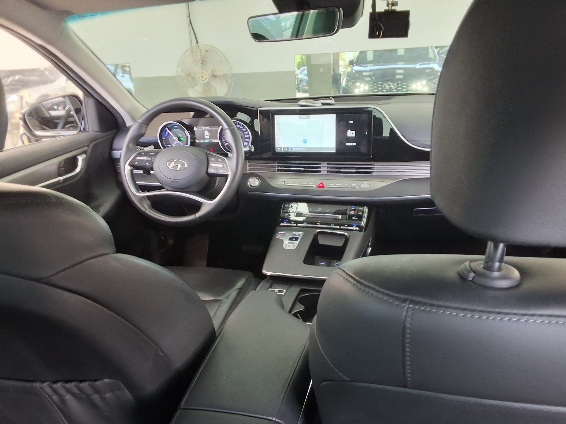 HYUNDAI THE NEW GRANDEUR IG HYBRID 2.4 HEV PREMIUM 2022 - zdjęcie 11