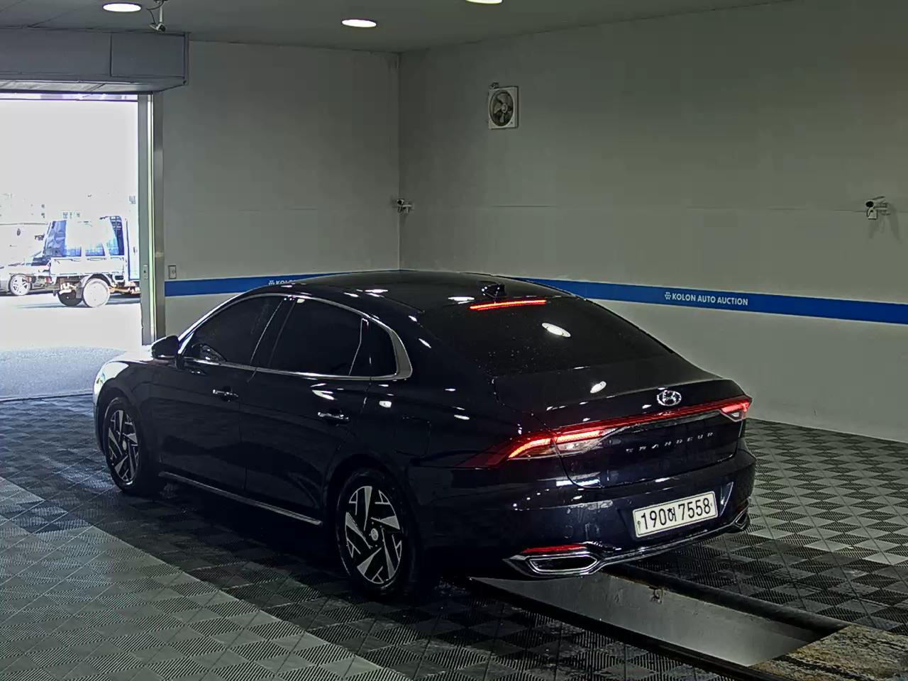 HYUNDAI THE NEW GRANDEUR IG HYBRID 2.4 HEV PREMIUM 2022 - zdjęcie 6